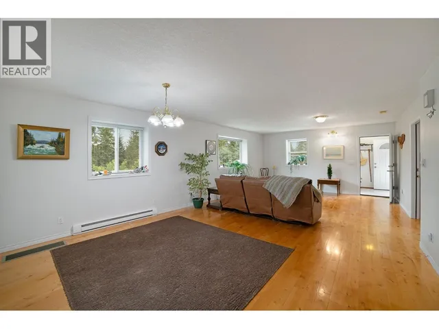 830 16TH AVENUE SOUTH, Creston 5