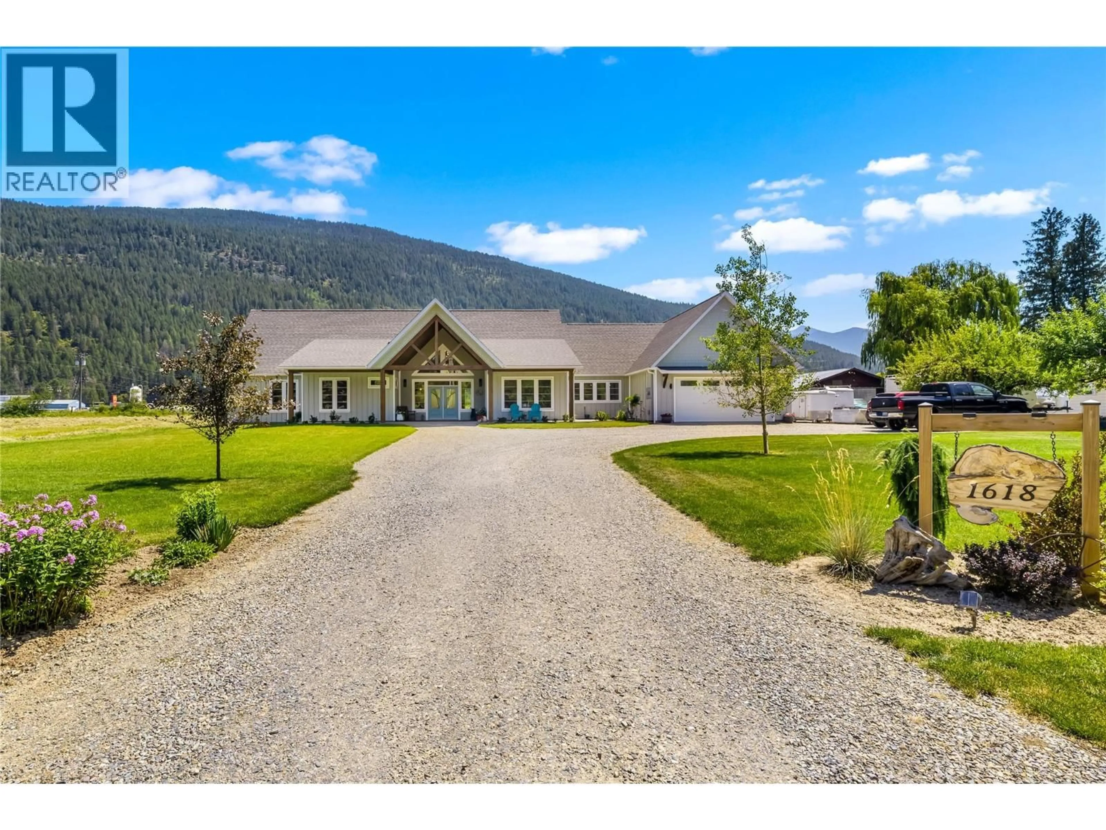 A pic from outside/outdoor area/front of a property/back of a property/a pic from drone, mountain view for 1618 1ST AVENUE, Creston British Columbia V0B1G6