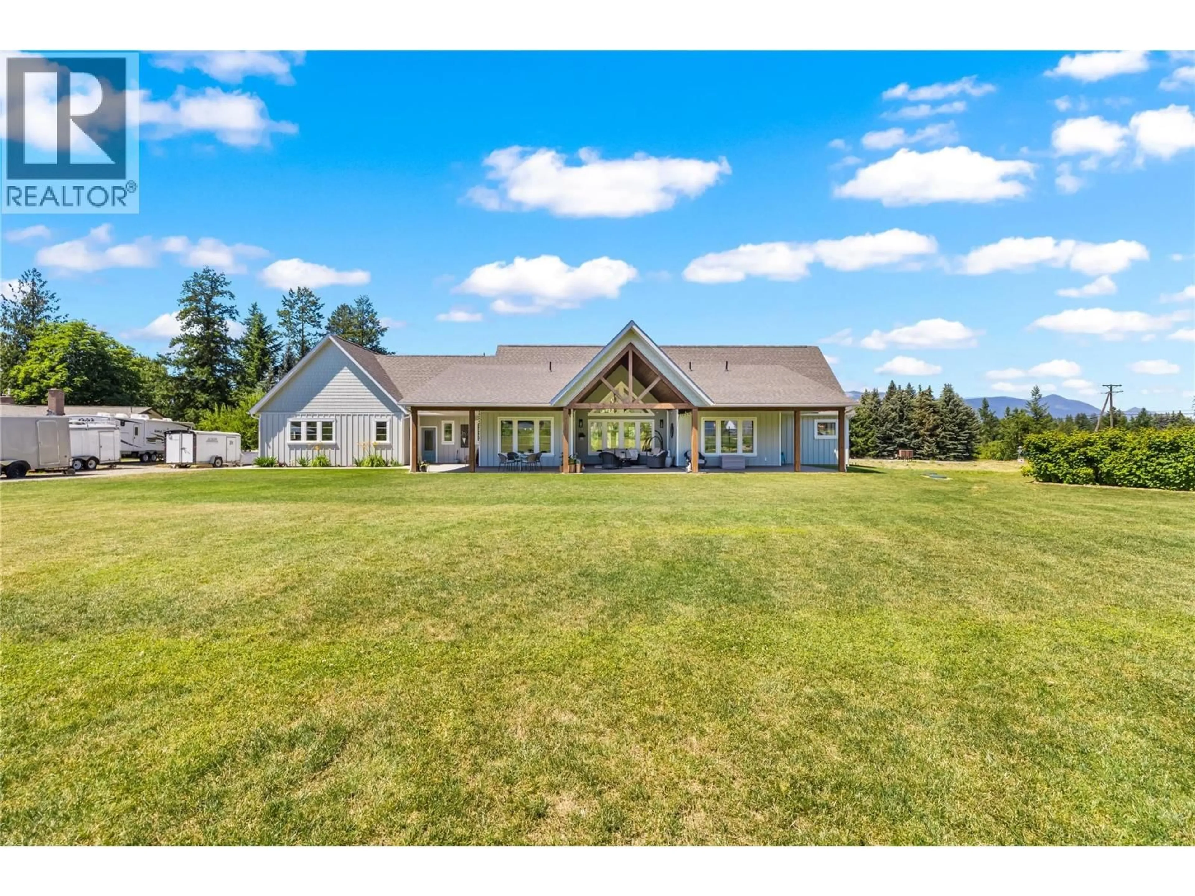 A pic from outside/outdoor area/front of a property/back of a property/a pic from drone, unknown for 1618 1ST AVENUE, Creston British Columbia V0B1G6