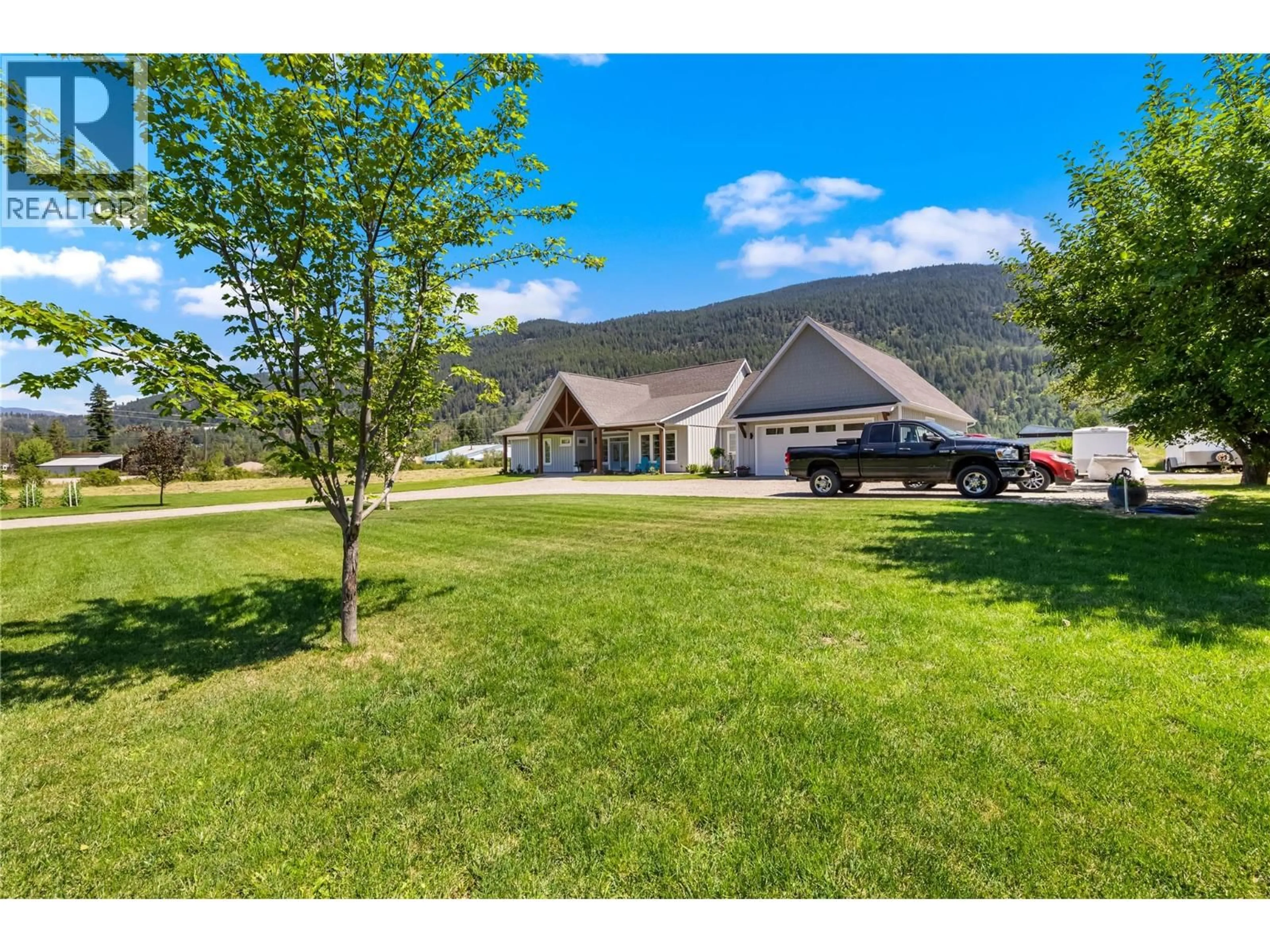 A pic from outside/outdoor area/front of a property/back of a property/a pic from drone, mountain view for 1618 1ST AVENUE, Creston British Columbia V0B1G6