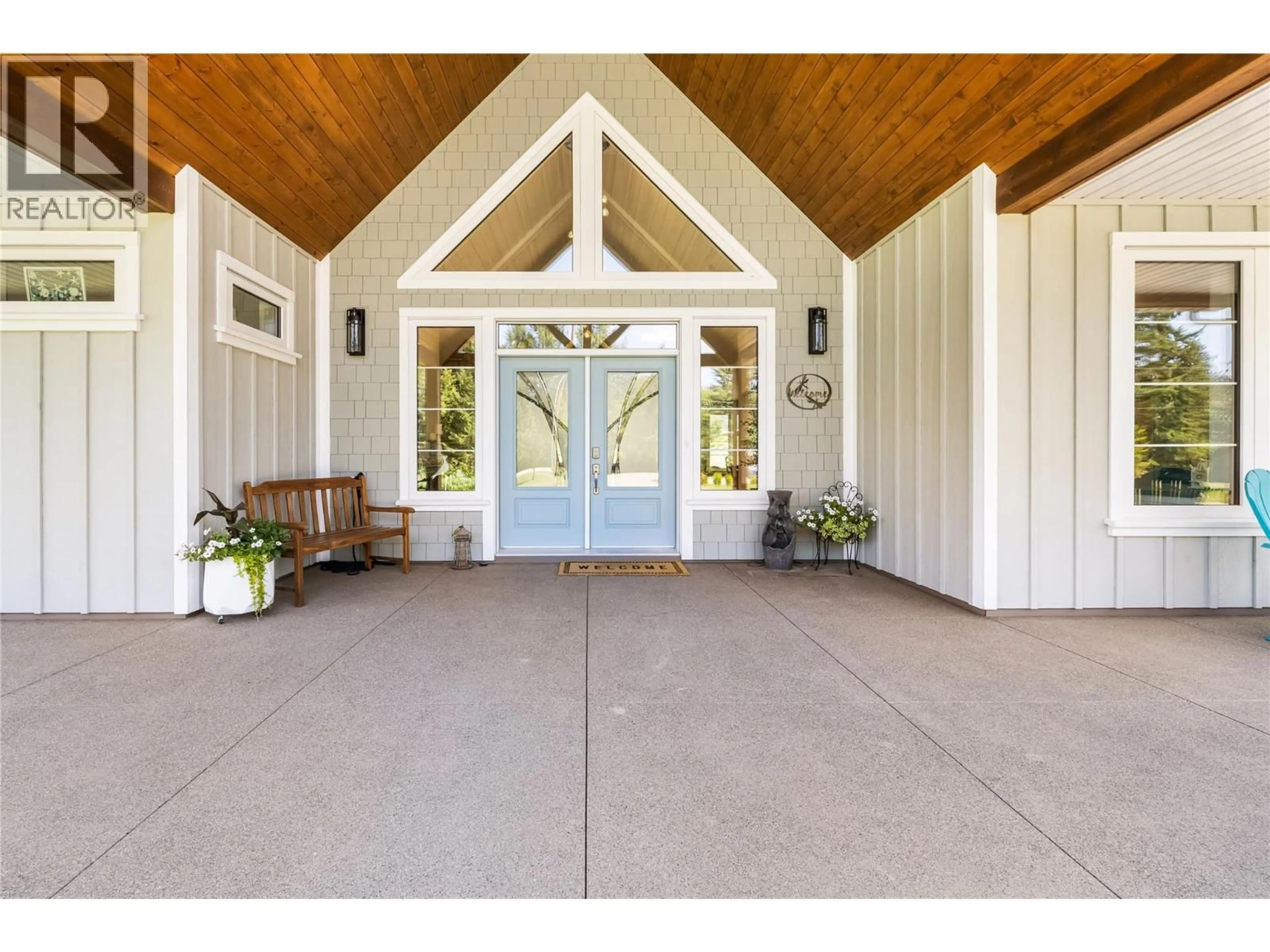 Indoor entryway for 1618 1ST AVENUE, Creston British Columbia V0B1G6