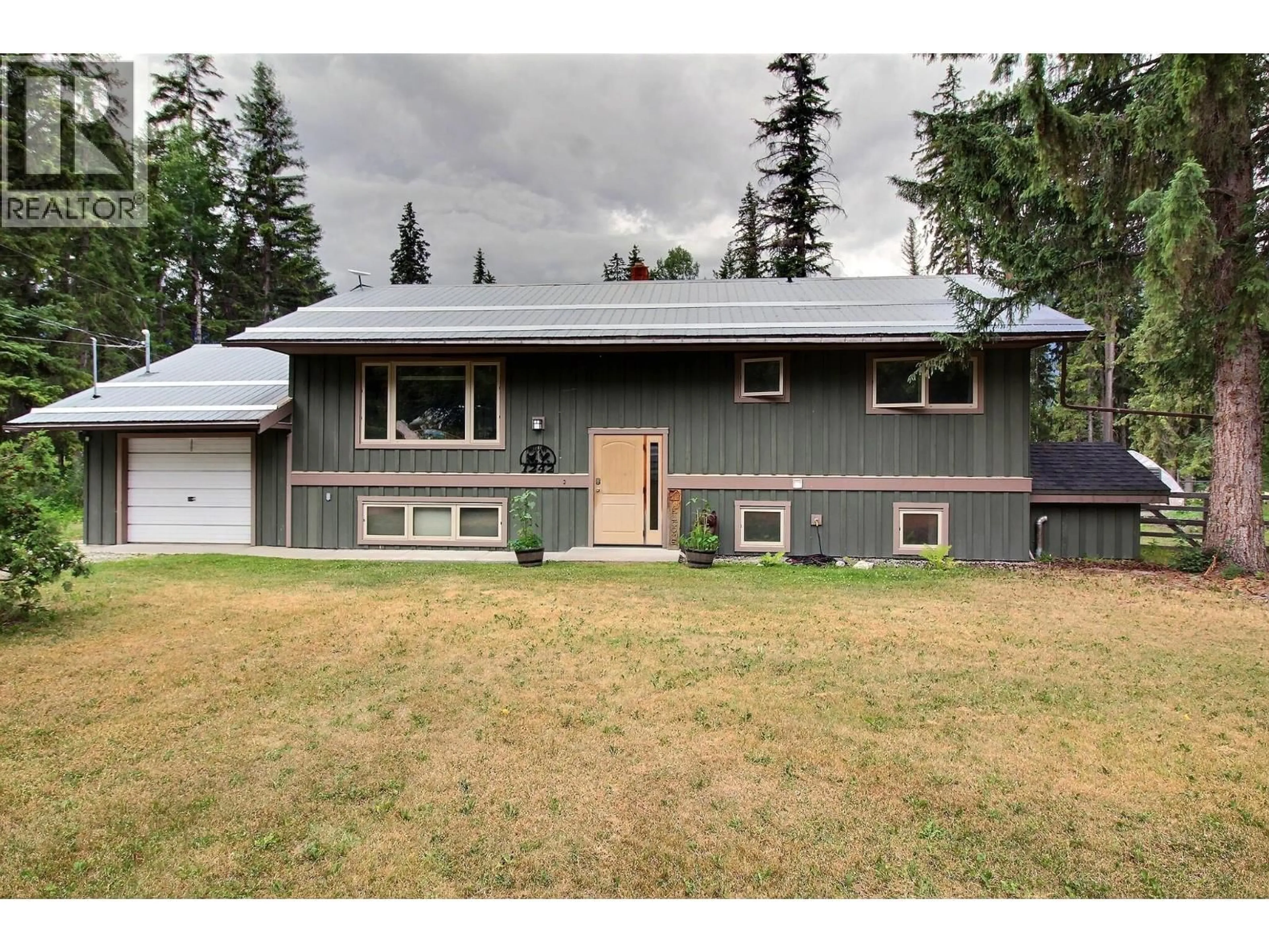 Home with vinyl exterior material, street for 1242 HORSE CREEK ROAD SOUTH, Golden British Columbia V0A1H7