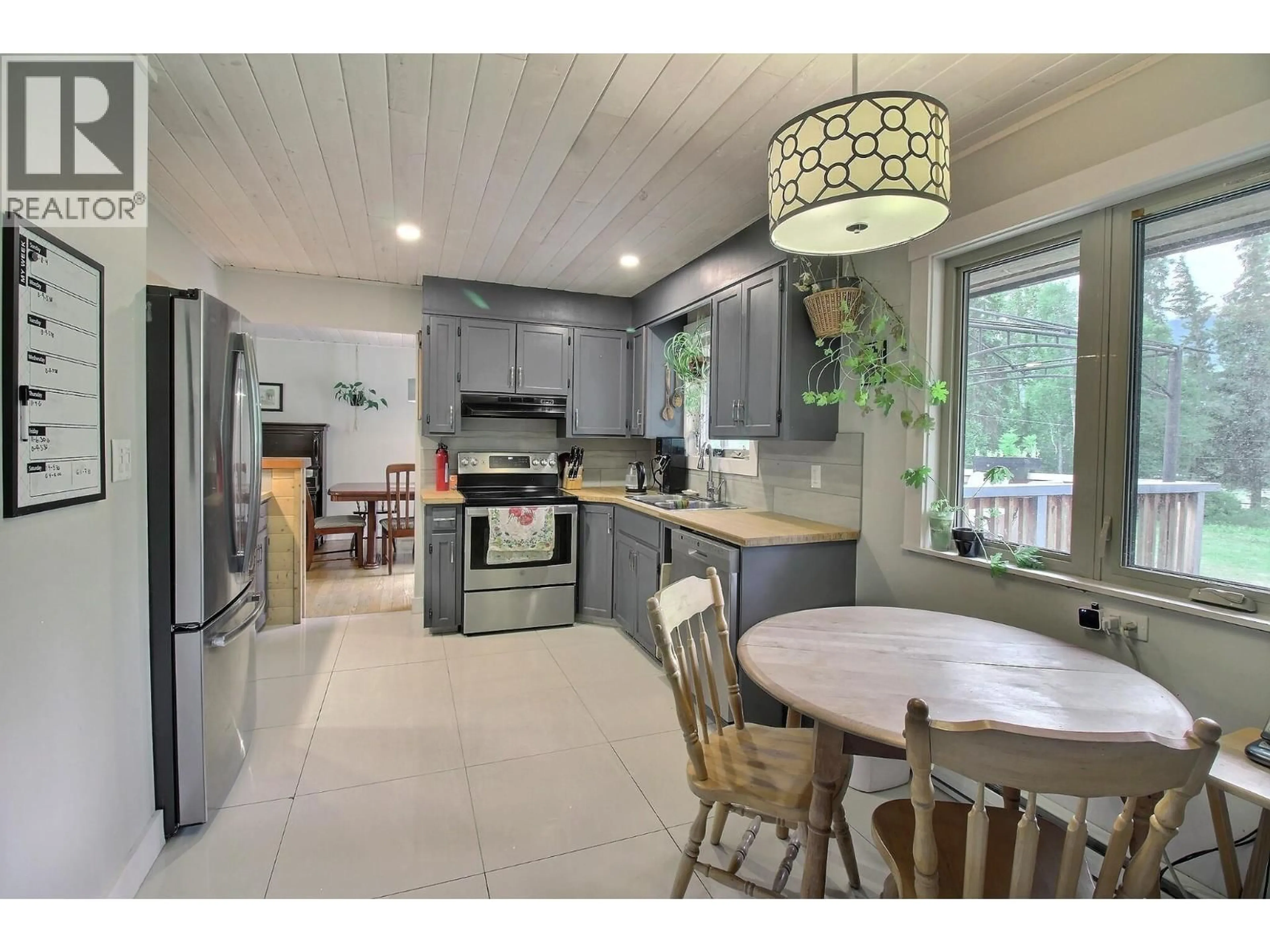 Open concept kitchen, unknown for 1242 HORSE CREEK ROAD SOUTH, Golden British Columbia V0A1H7