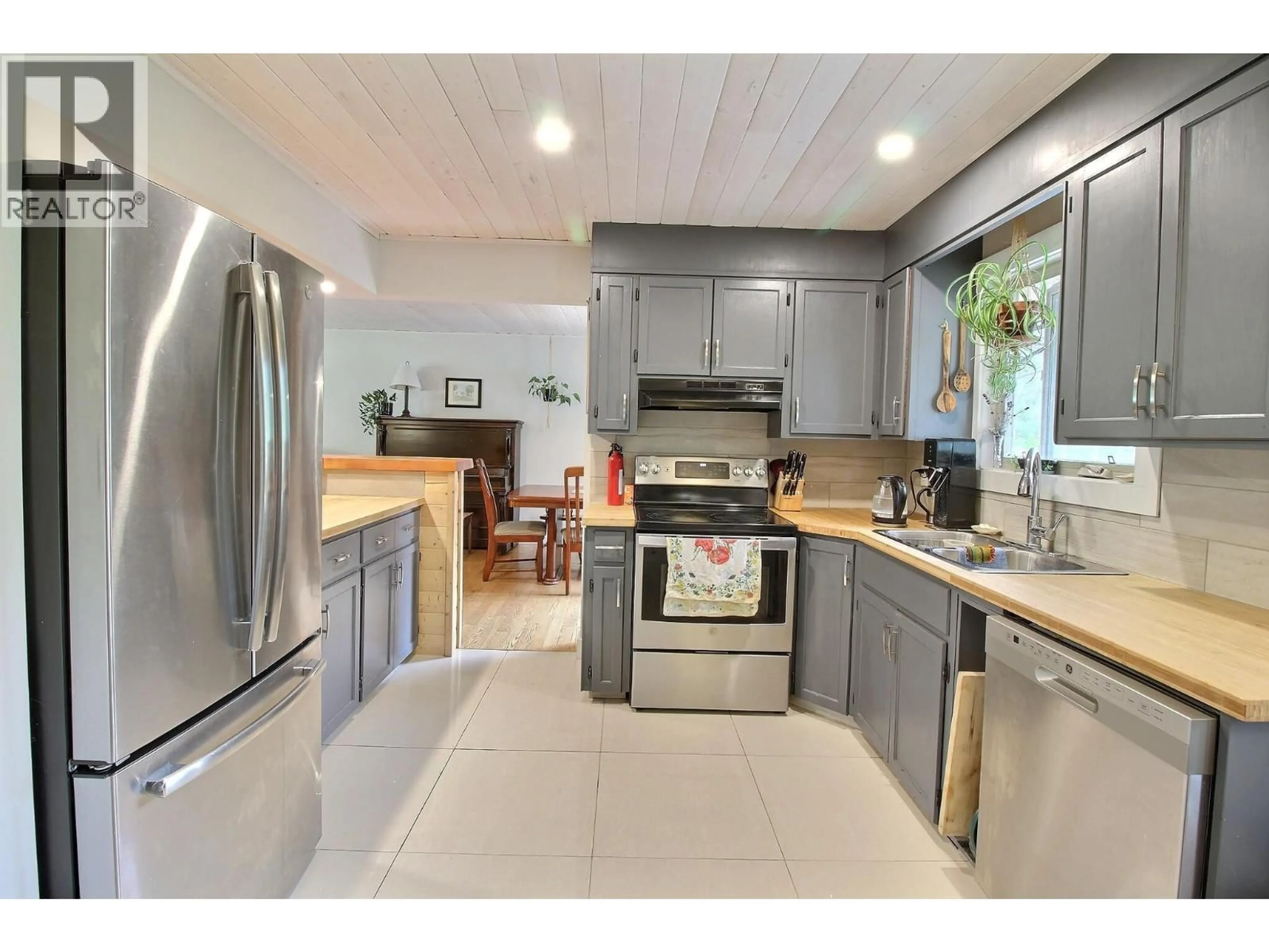 Open concept kitchen, unknown for 1242 HORSE CREEK ROAD SOUTH, Golden British Columbia V0A1H7