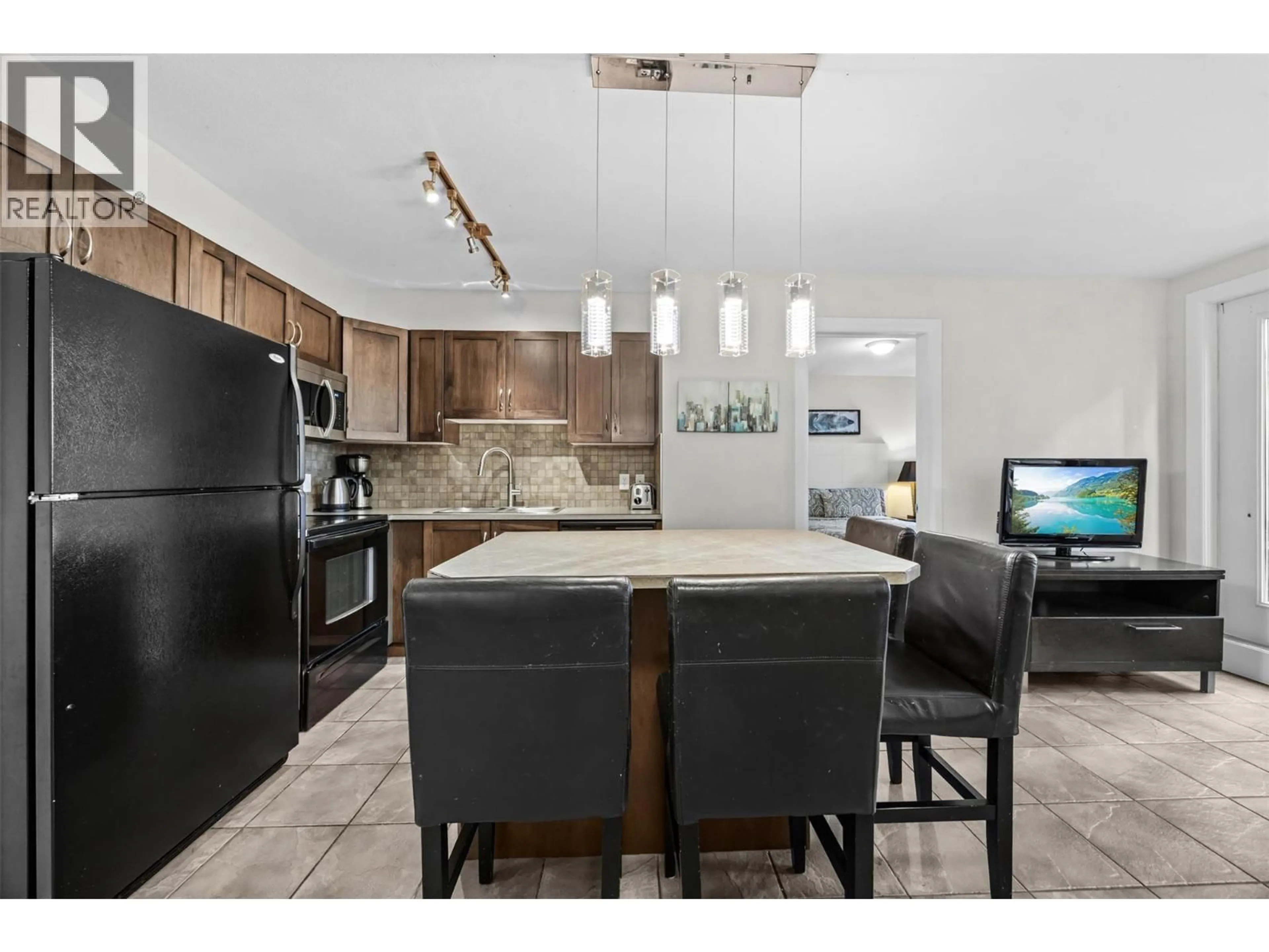 Open concept kitchen, ceramic/tile floor for 250 - 654 COOK ROAD, Kelowna British Columbia V1W3G7