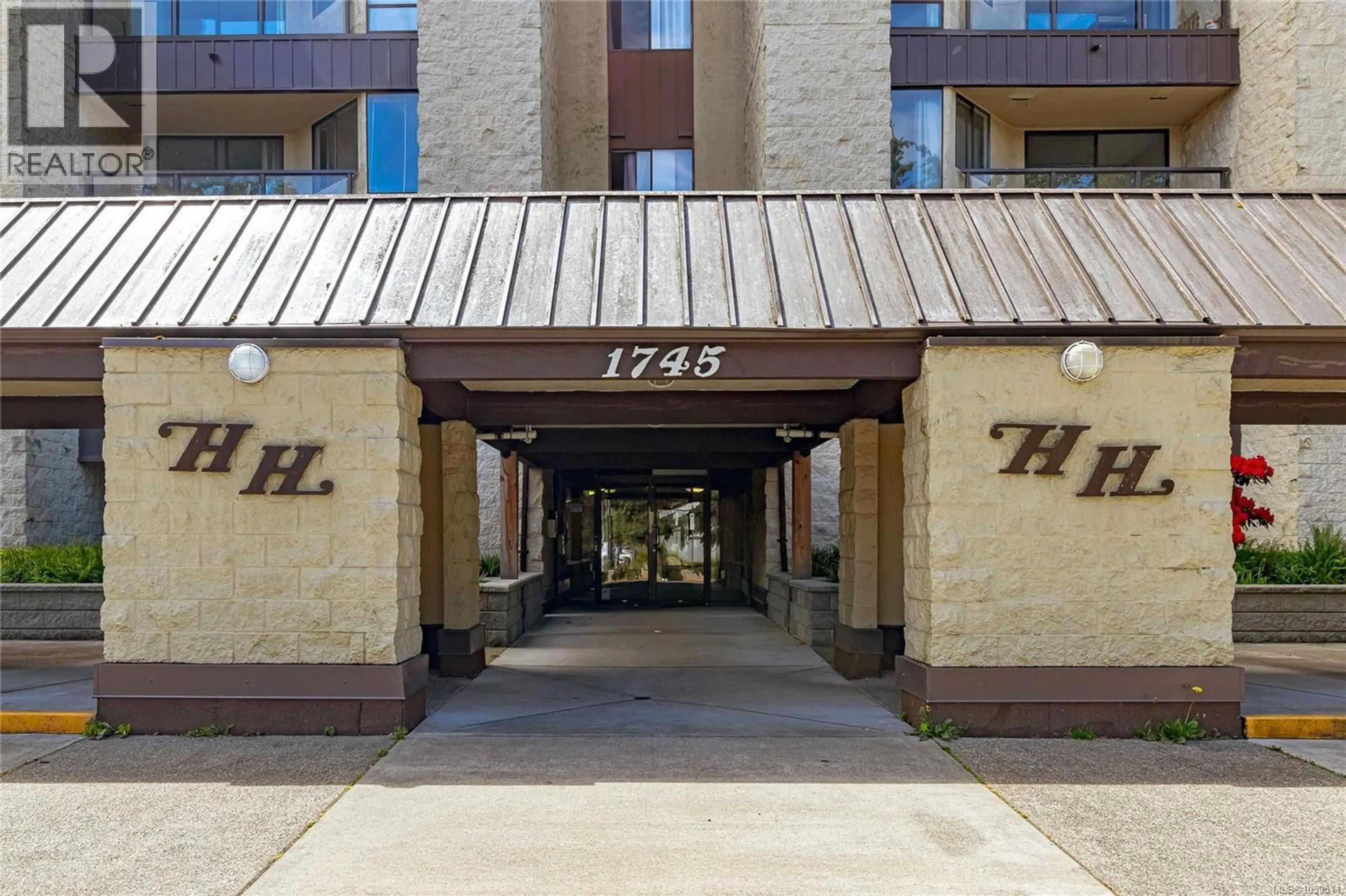 Indoor foyer for 310 - 1745 LEIGHTON ROAD, Victoria British Columbia V8R6R6