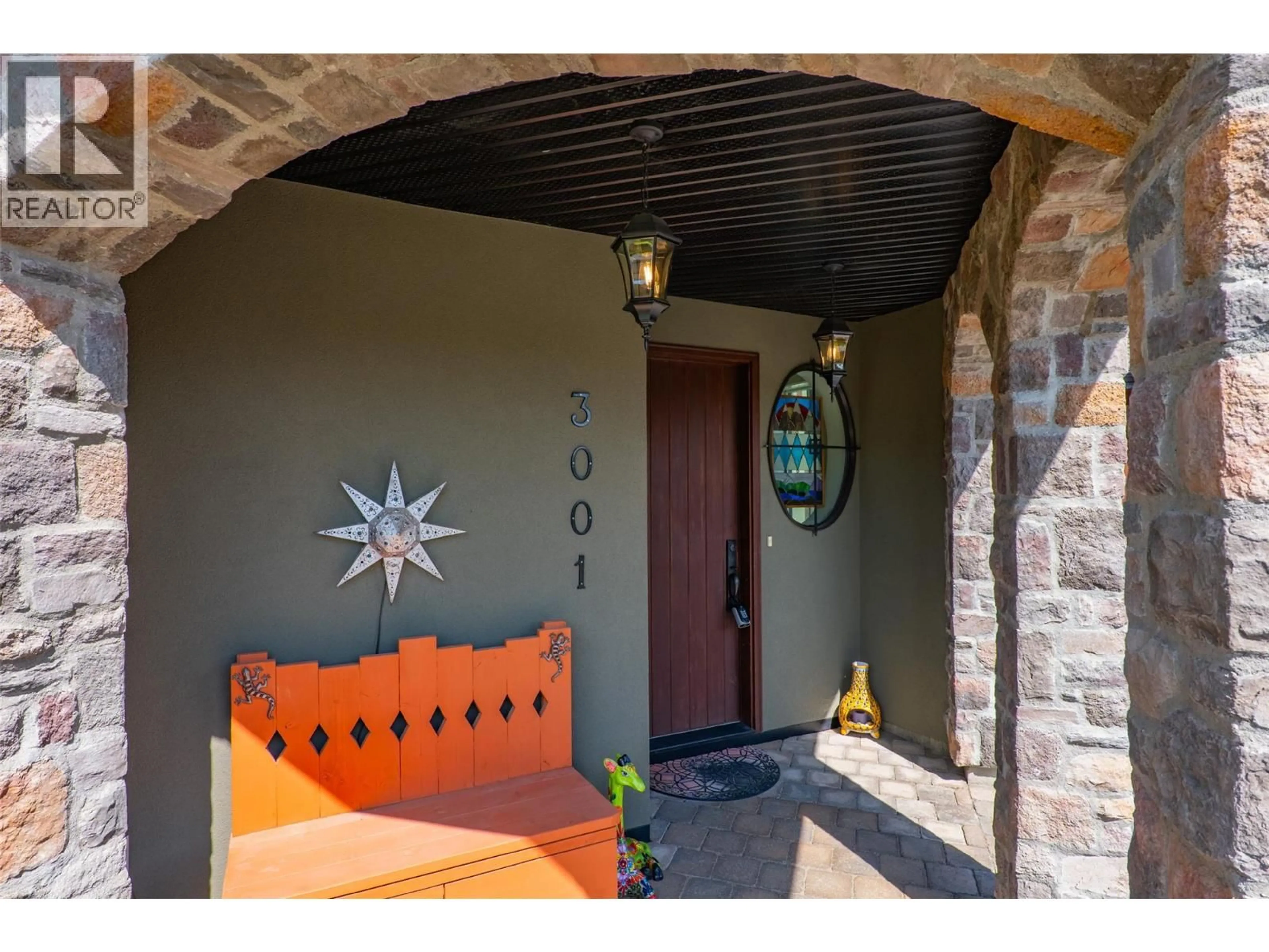 Indoor entryway for 3001 VISAO COURT, Kamloops British Columbia V2H0C6