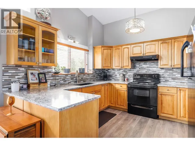 11591 ARTELA DRIVE, Lake Country 5