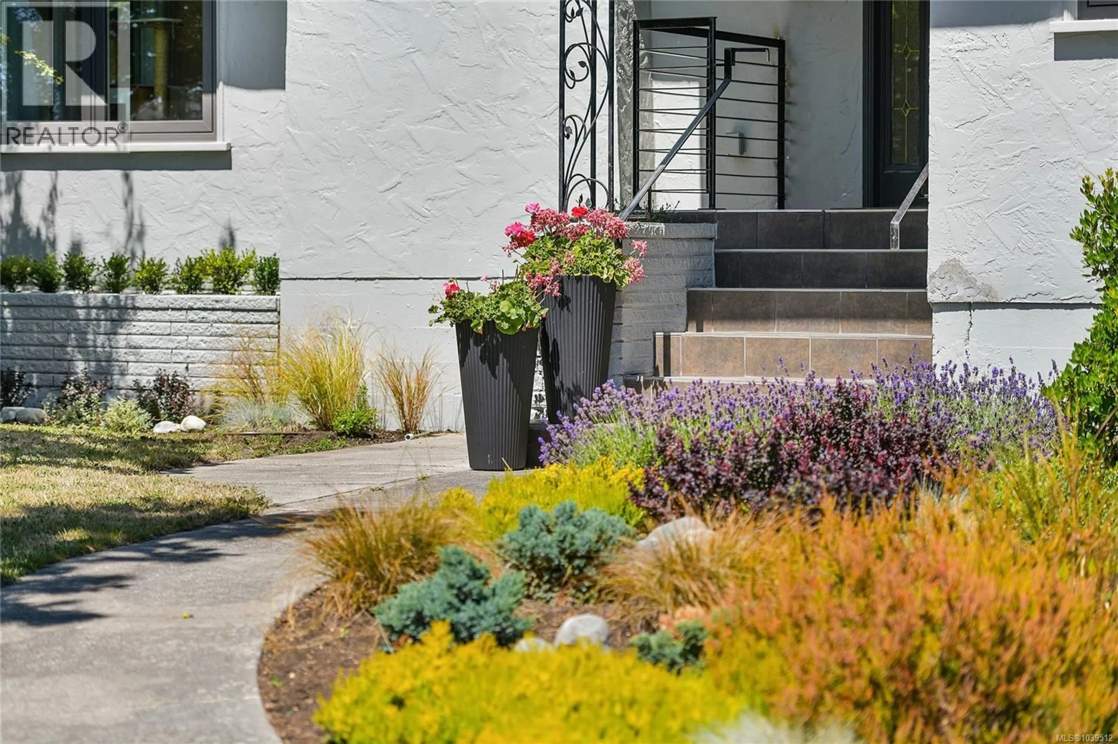 Patio, street for 2134 NEIL STREET, Oak Bay British Columbia V8R3E4
