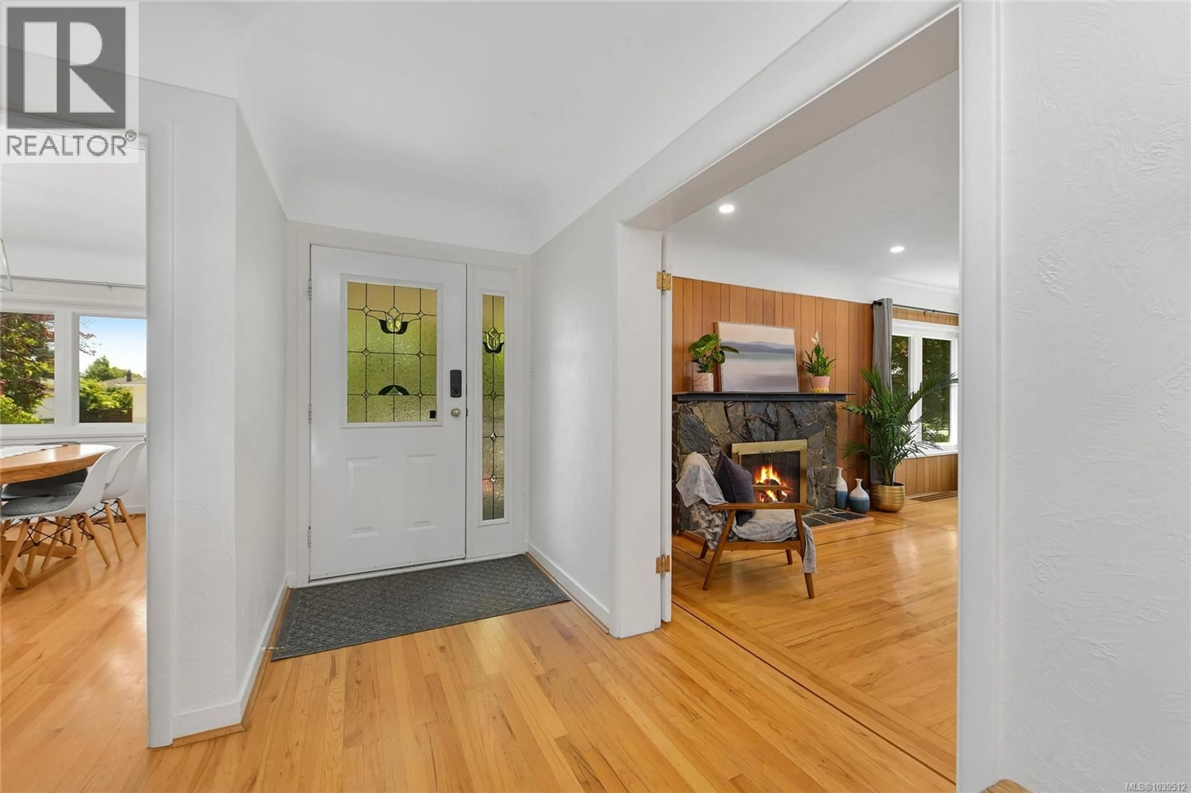 Indoor entryway for 2134 NEIL STREET, Oak Bay British Columbia V8R3E4