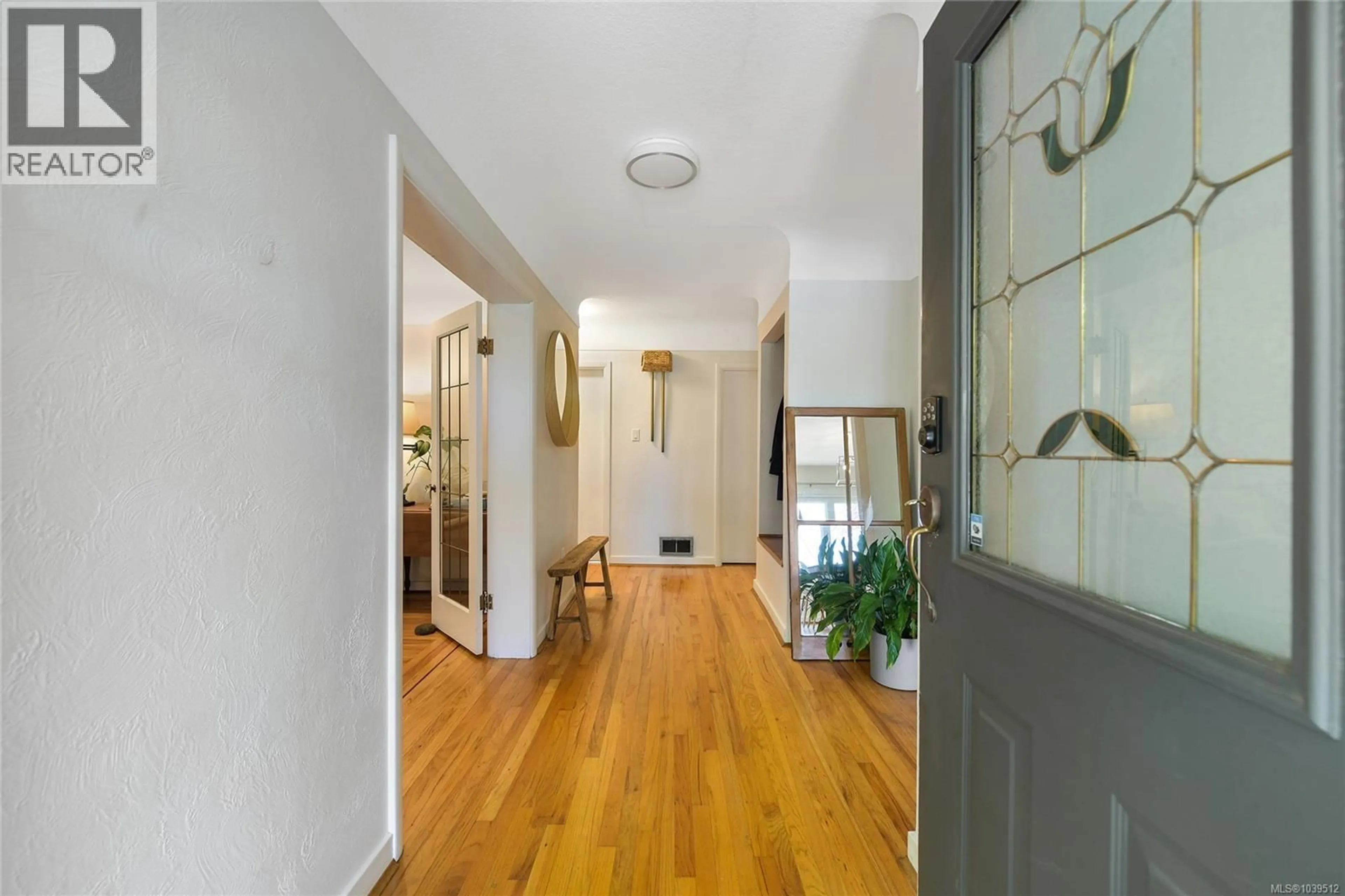 Indoor foyer for 2134 NEIL STREET, Oak Bay British Columbia V8R3E4