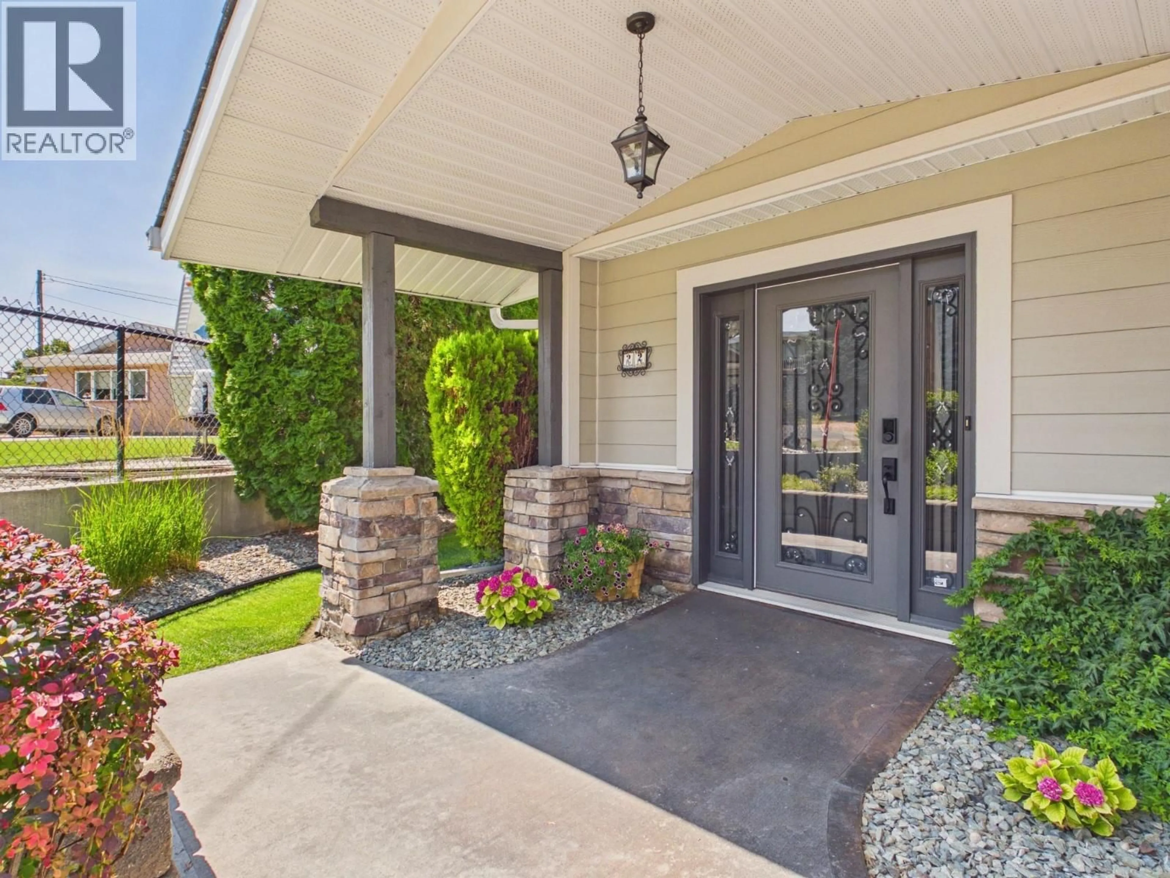 Indoor entryway for 22 WILLOW CRESCENT, Osoyoos British Columbia V0H1V3