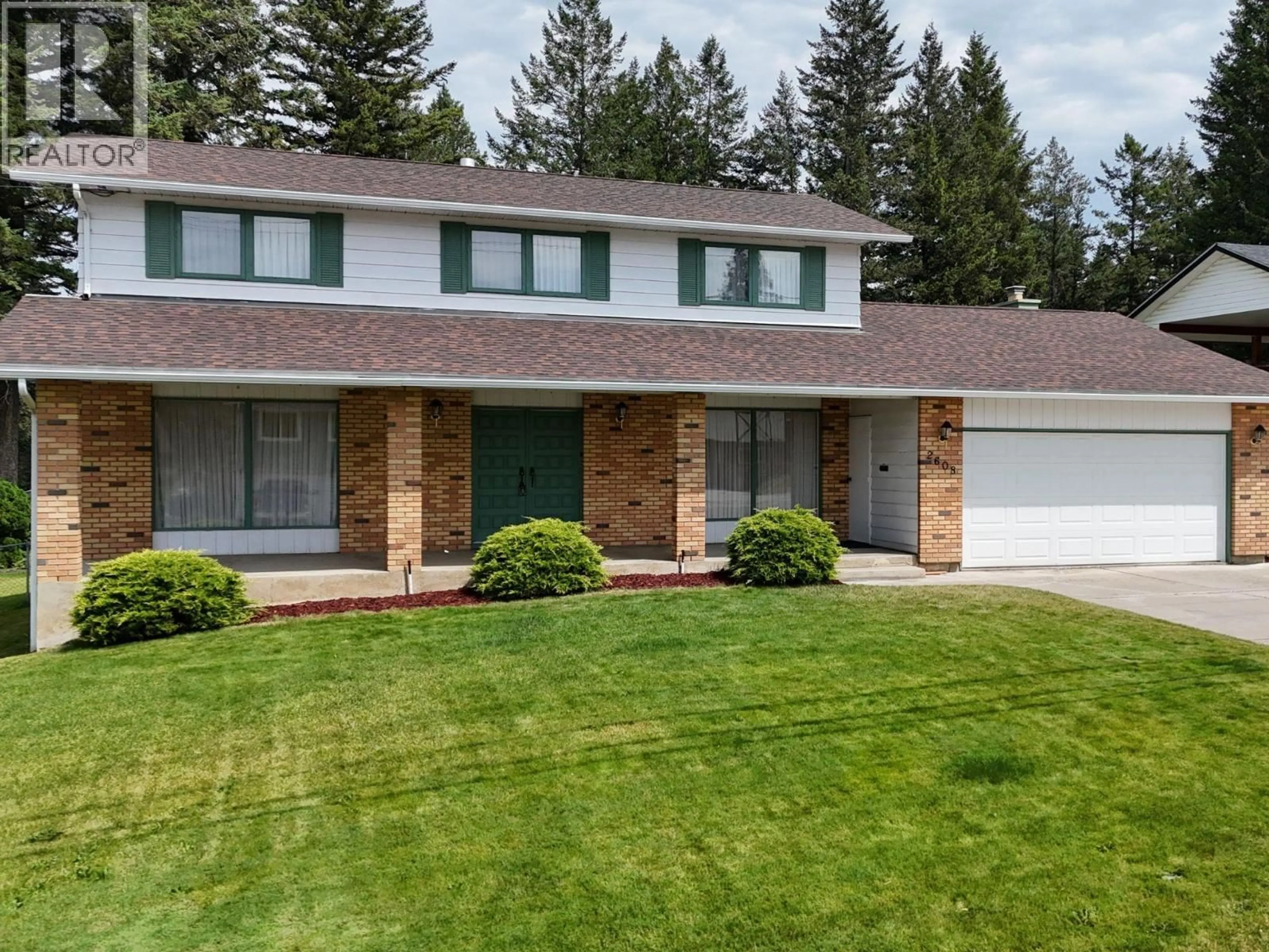 Home with vinyl exterior material, street for 2608 2ND STREET SOUTH, Cranbrook British Columbia V1C1E2