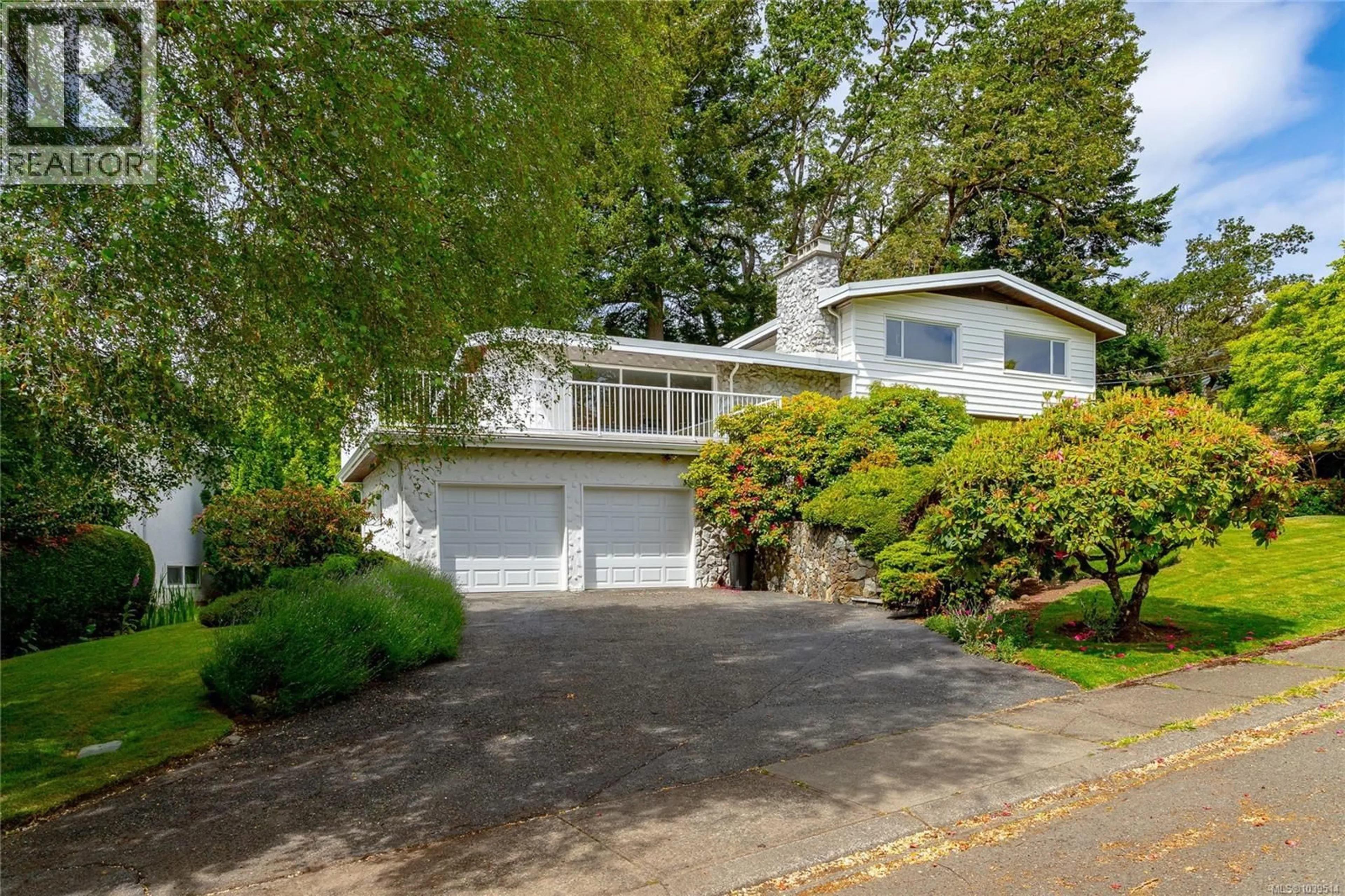 Home with vinyl exterior material, street for 3508 PLYMOUTH ROAD, Oak Bay British Columbia V8P4X4