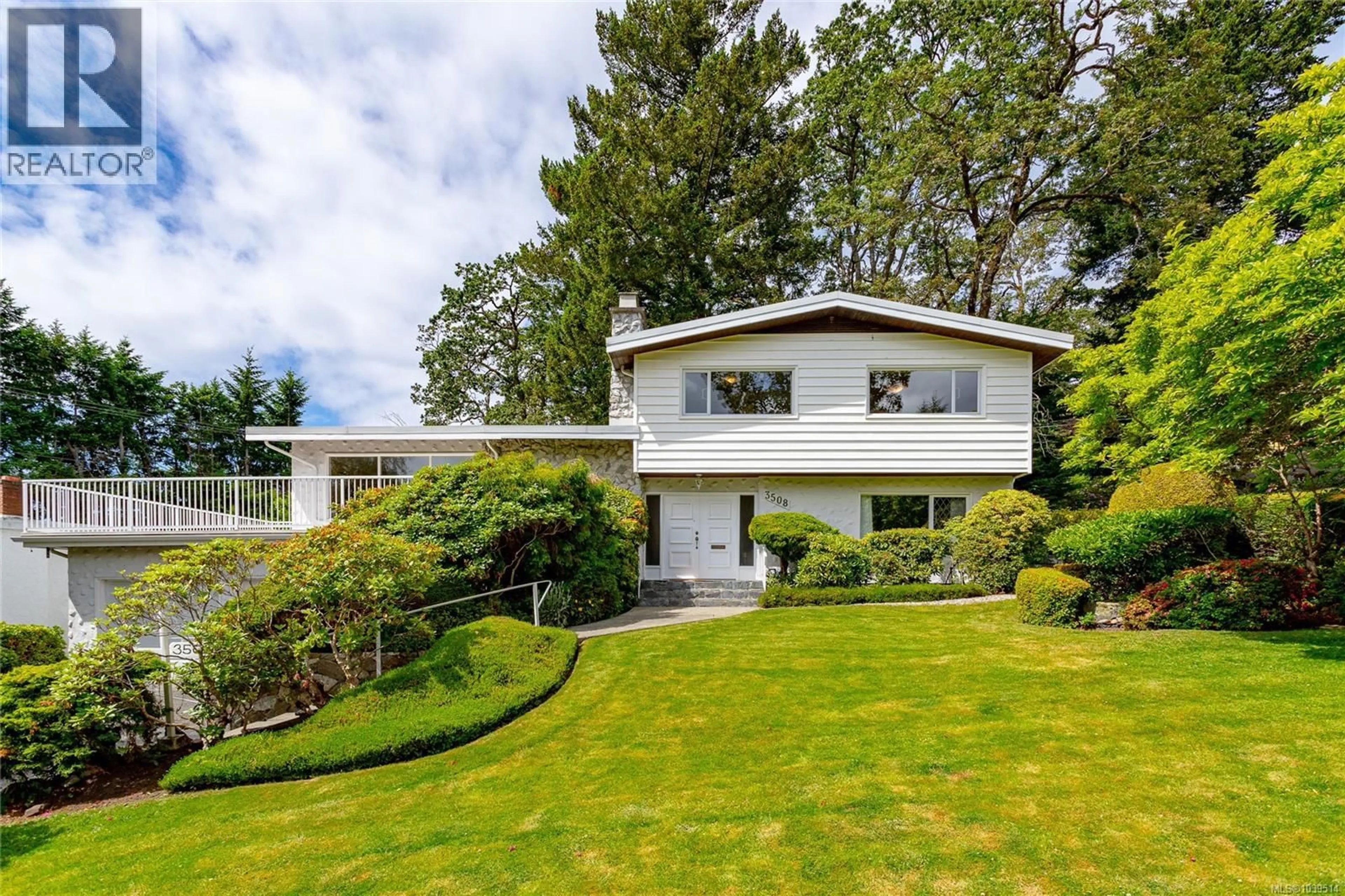 Home with vinyl exterior material, street for 3508 PLYMOUTH ROAD, Oak Bay British Columbia V8P4X4