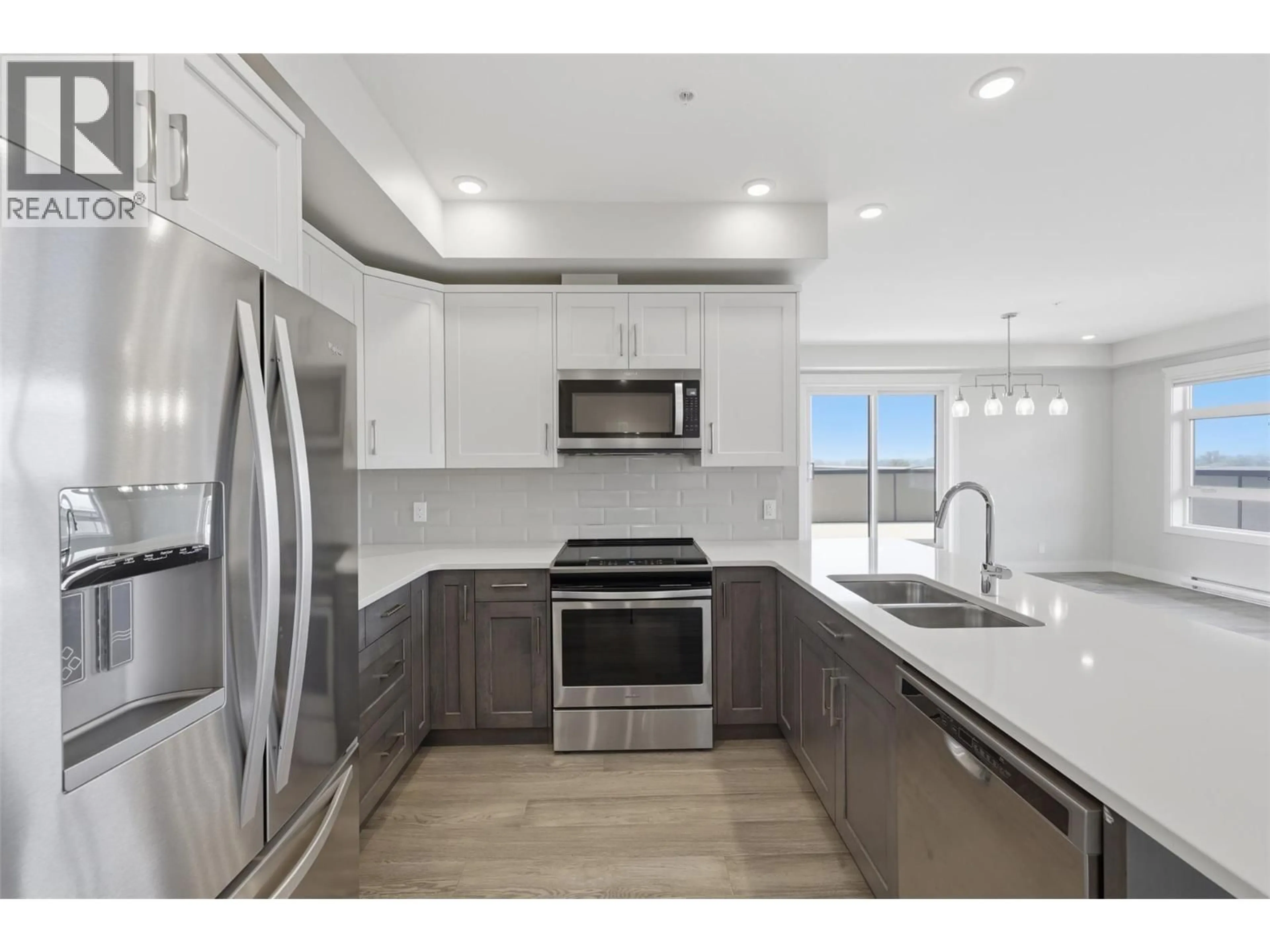 Open concept kitchen, unknown for 401 - 568 LORNE STREET, Kamloops British Columbia V2C1W3