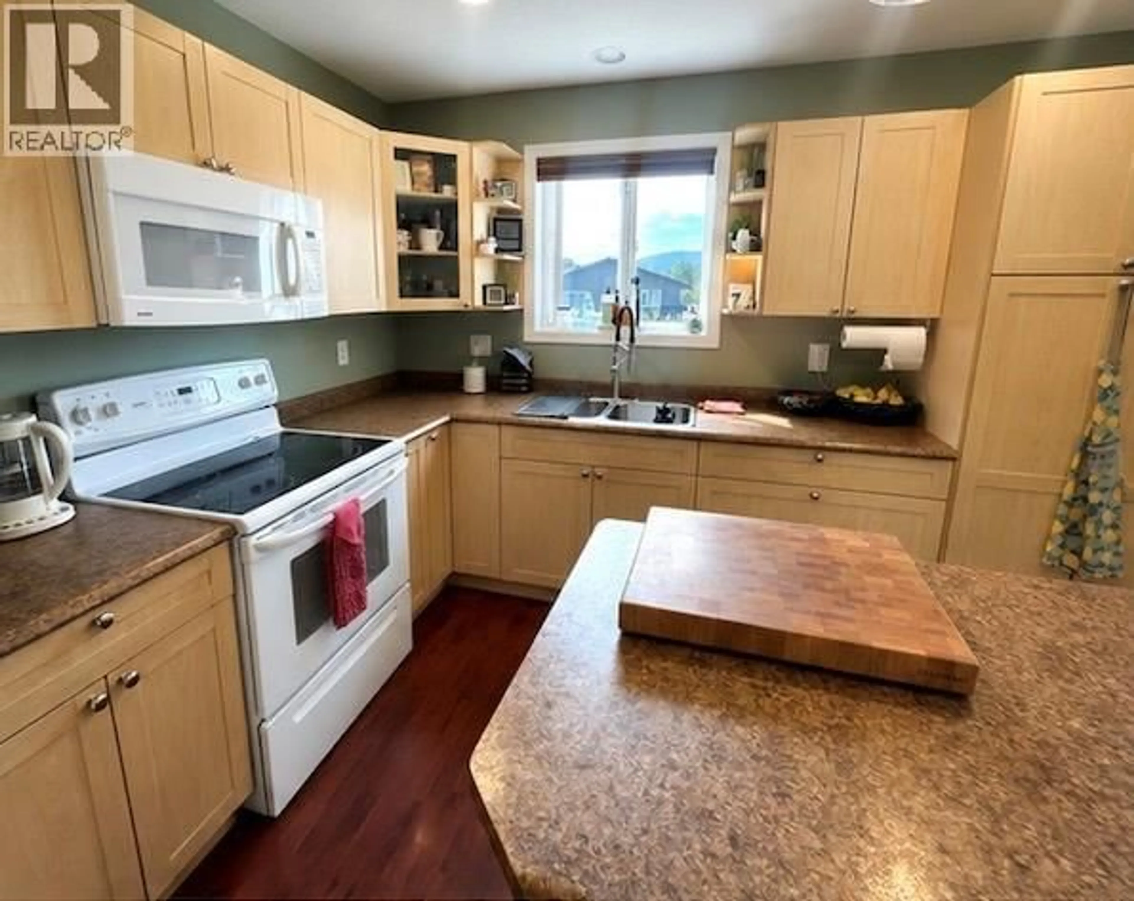 Standard kitchen, unknown for 5213 40 ST NE STREET, Chetwynd British Columbia V0C1J0