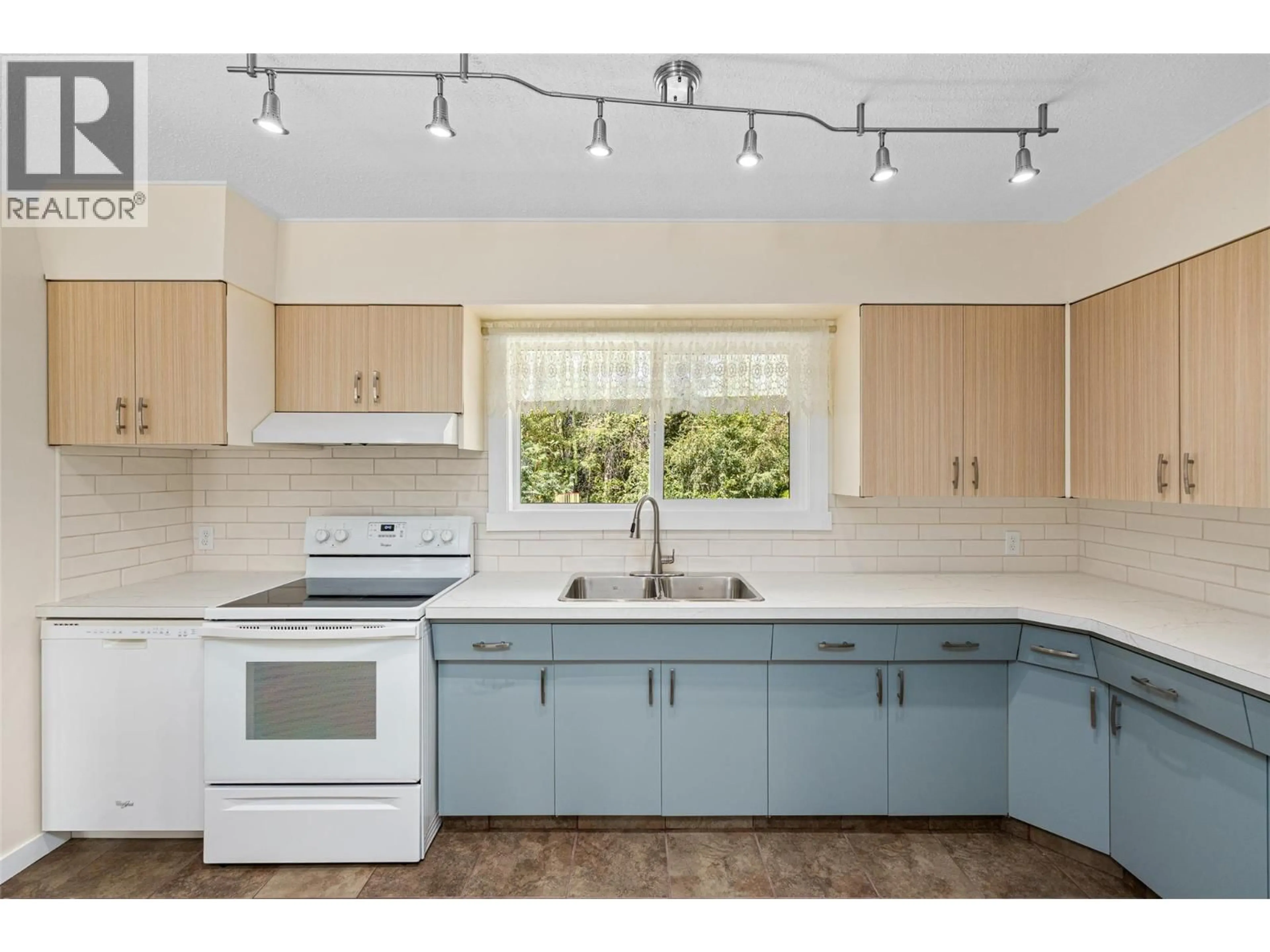 Standard kitchen, unknown for 10330 MEADOW ROAD, Lake Country British Columbia V1V1V6