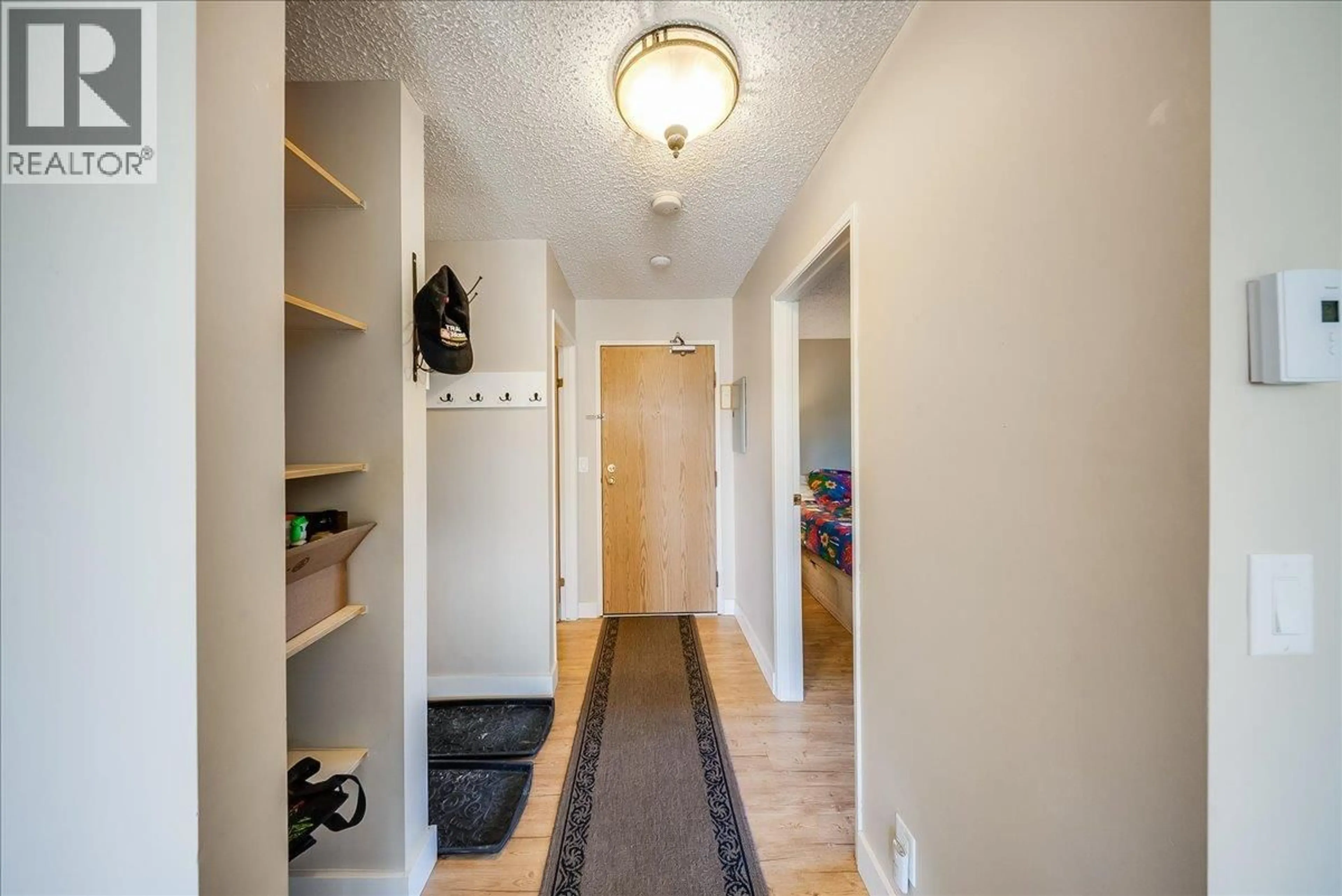 Indoor entryway for 202 - 1510 NICKLEPLATE ROAD, Rossland British Columbia V0G1Y0