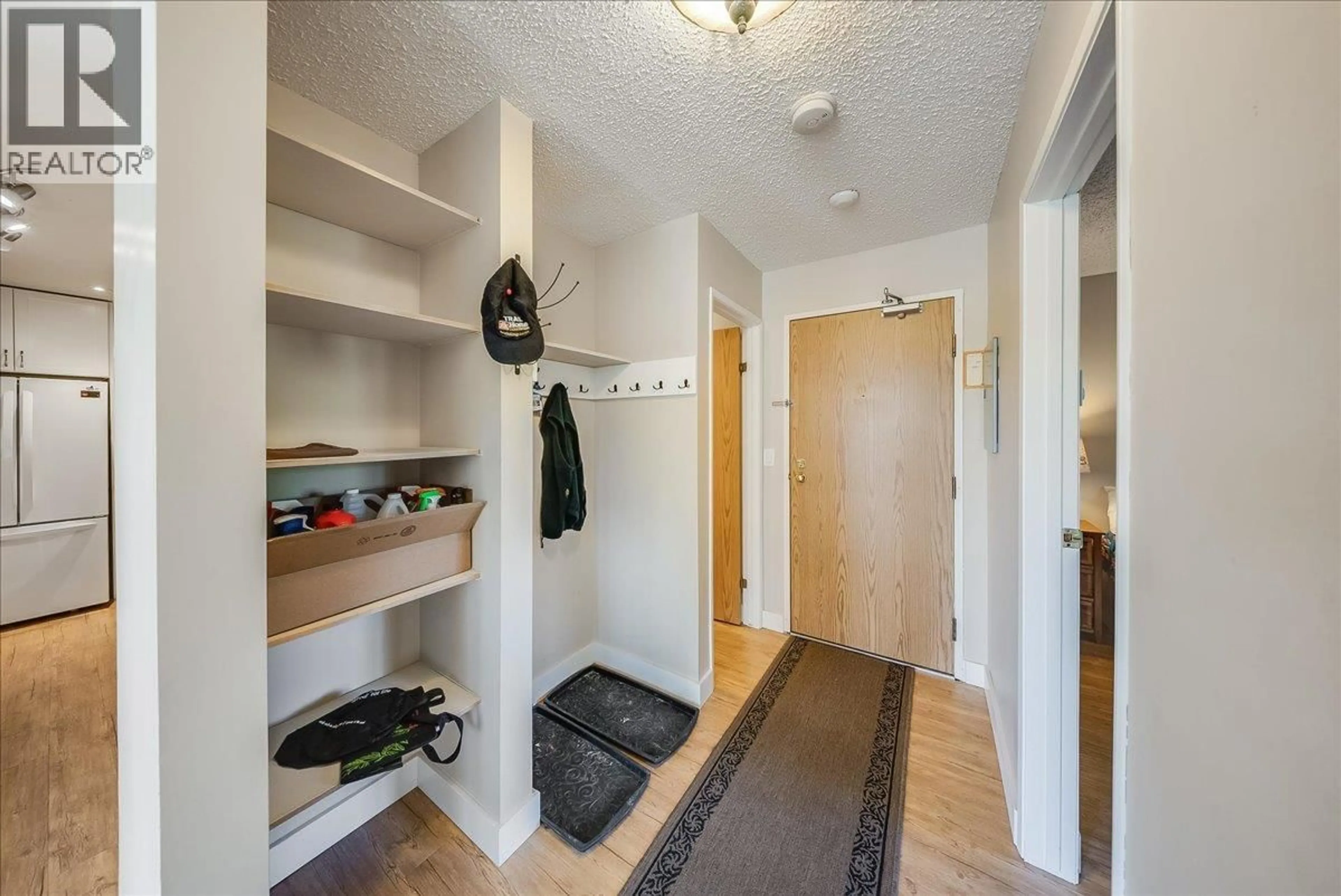 Indoor entryway for 202 - 1510 NICKLEPLATE ROAD, Rossland British Columbia V0G1Y0