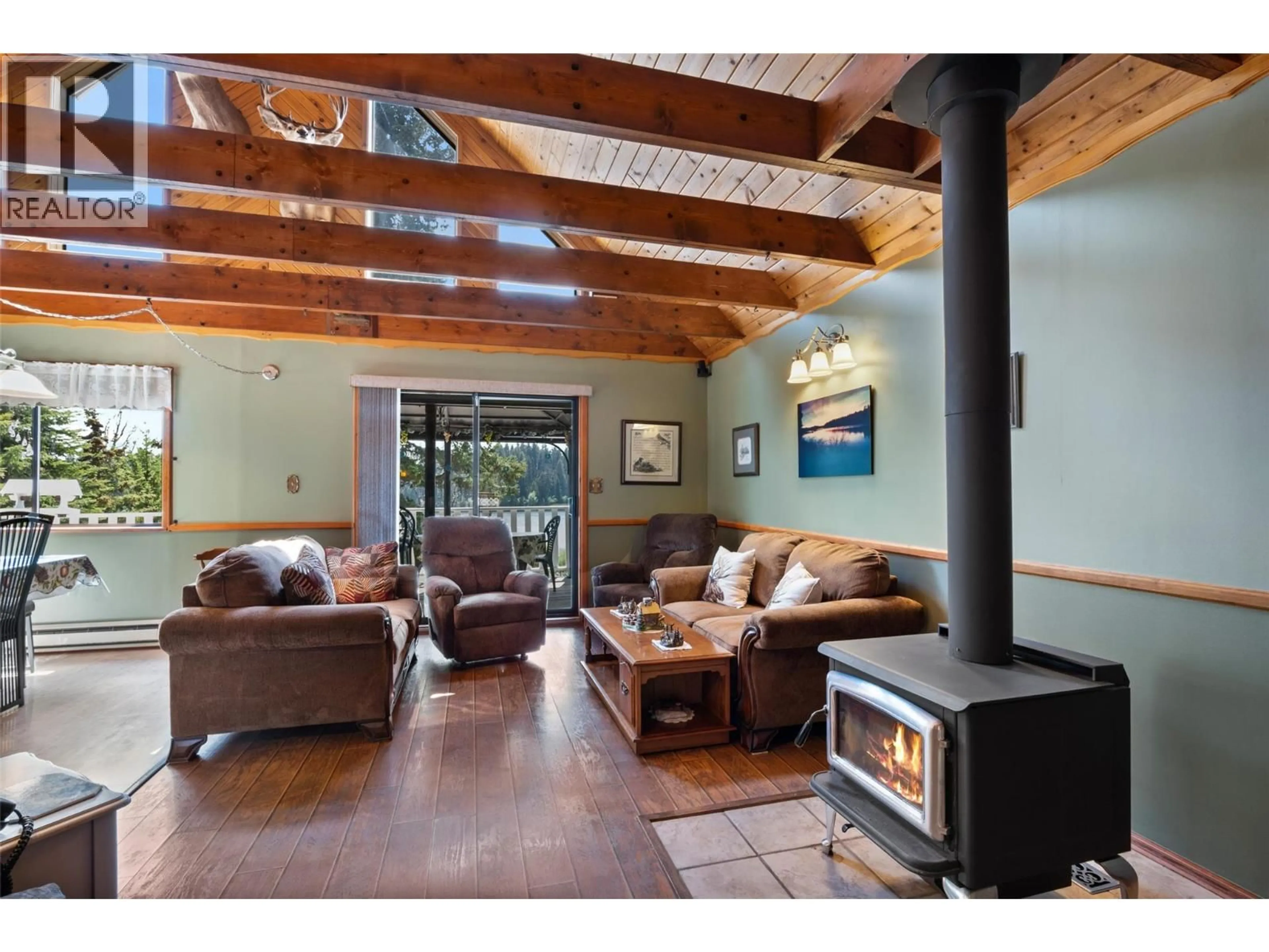 Living room with furniture, unknown for 5048 LAUDER ROAD, Merritt British Columbia V1K0C5