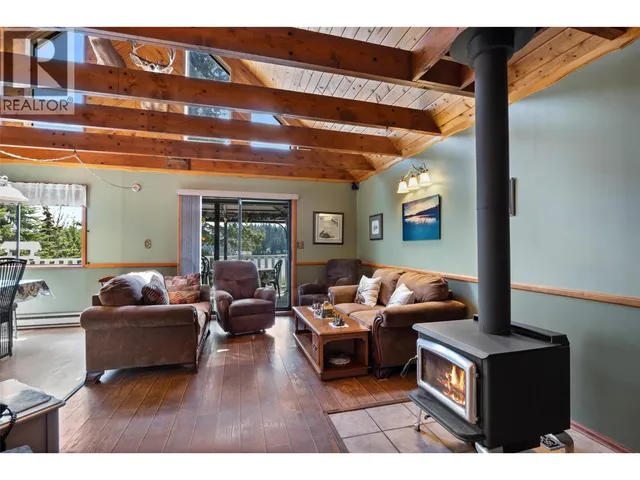 5048 LAUDER ROAD, Merritt 3