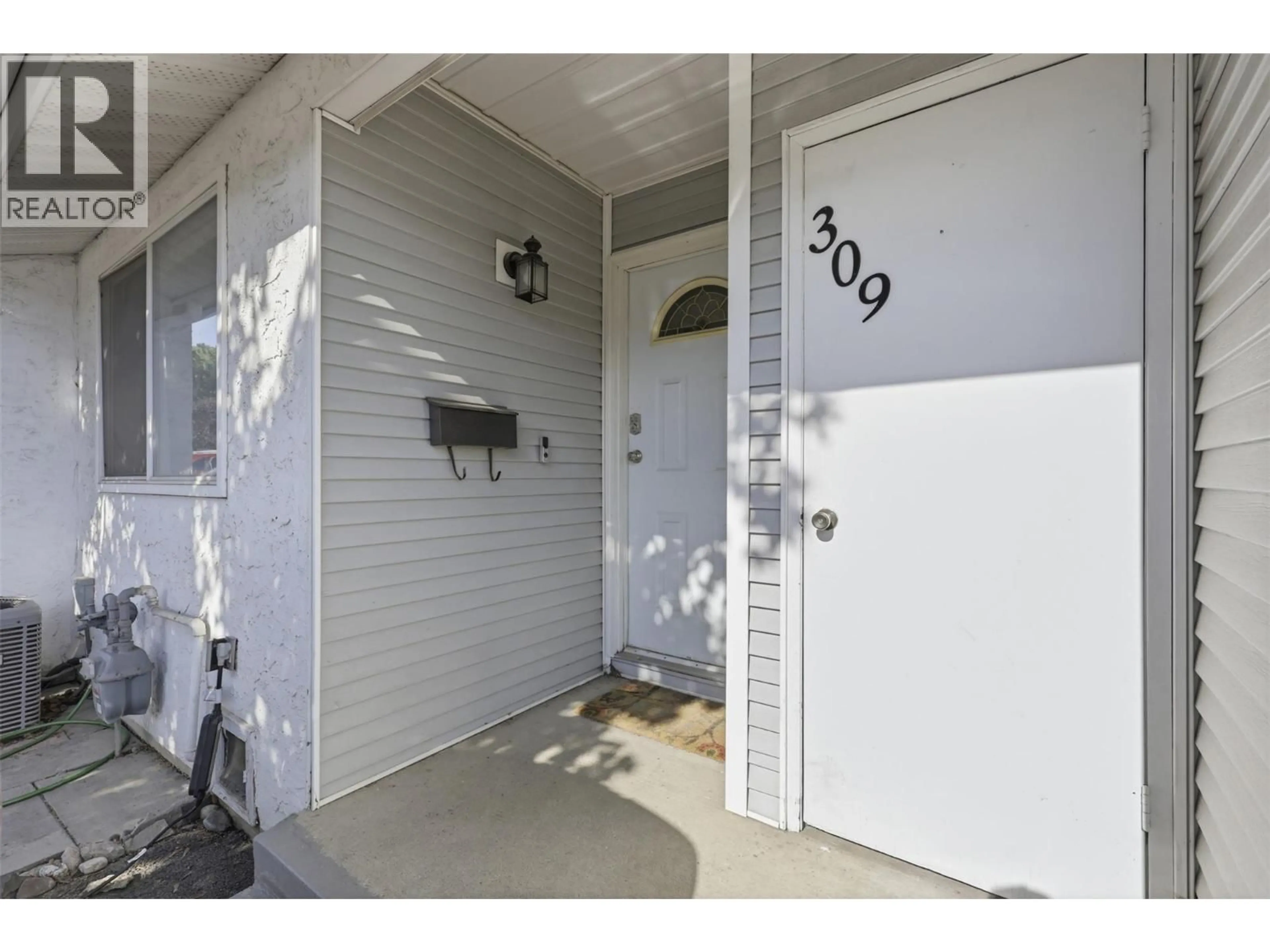 Indoor entryway for 309 - 1780 SPRINGVIEW PLACE, Kamloops British Columbia V2E1C8
