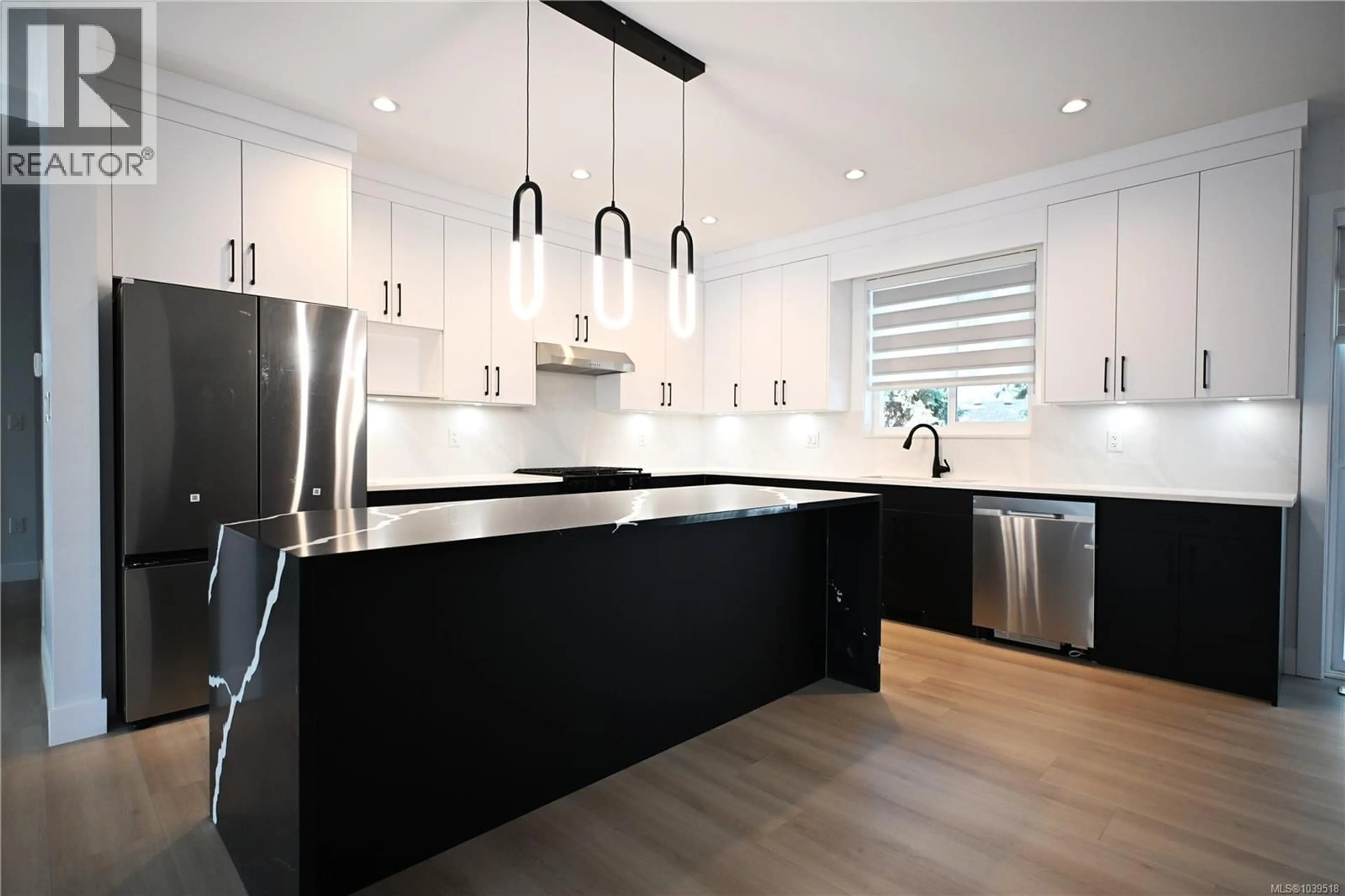 Contemporary kitchen, wood/laminate floor for 610 ROTAYO ROAD, Nanaimo British Columbia V9R3T3