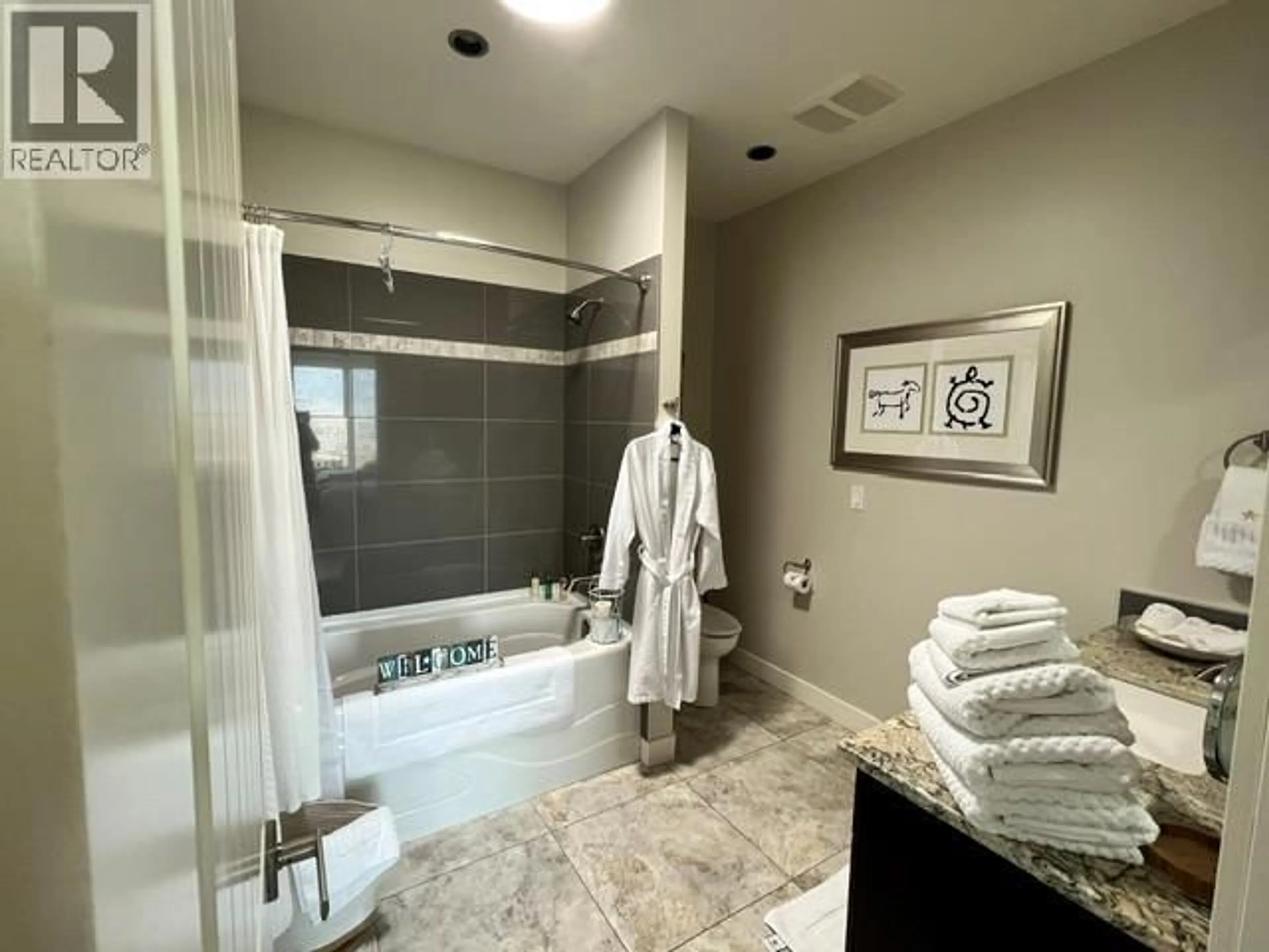 Contemporary bathroom, ceramic/tile floor for 3 - 2000 VALLEYVIEW DRIVE, Osoyoos British Columbia V0H1V6