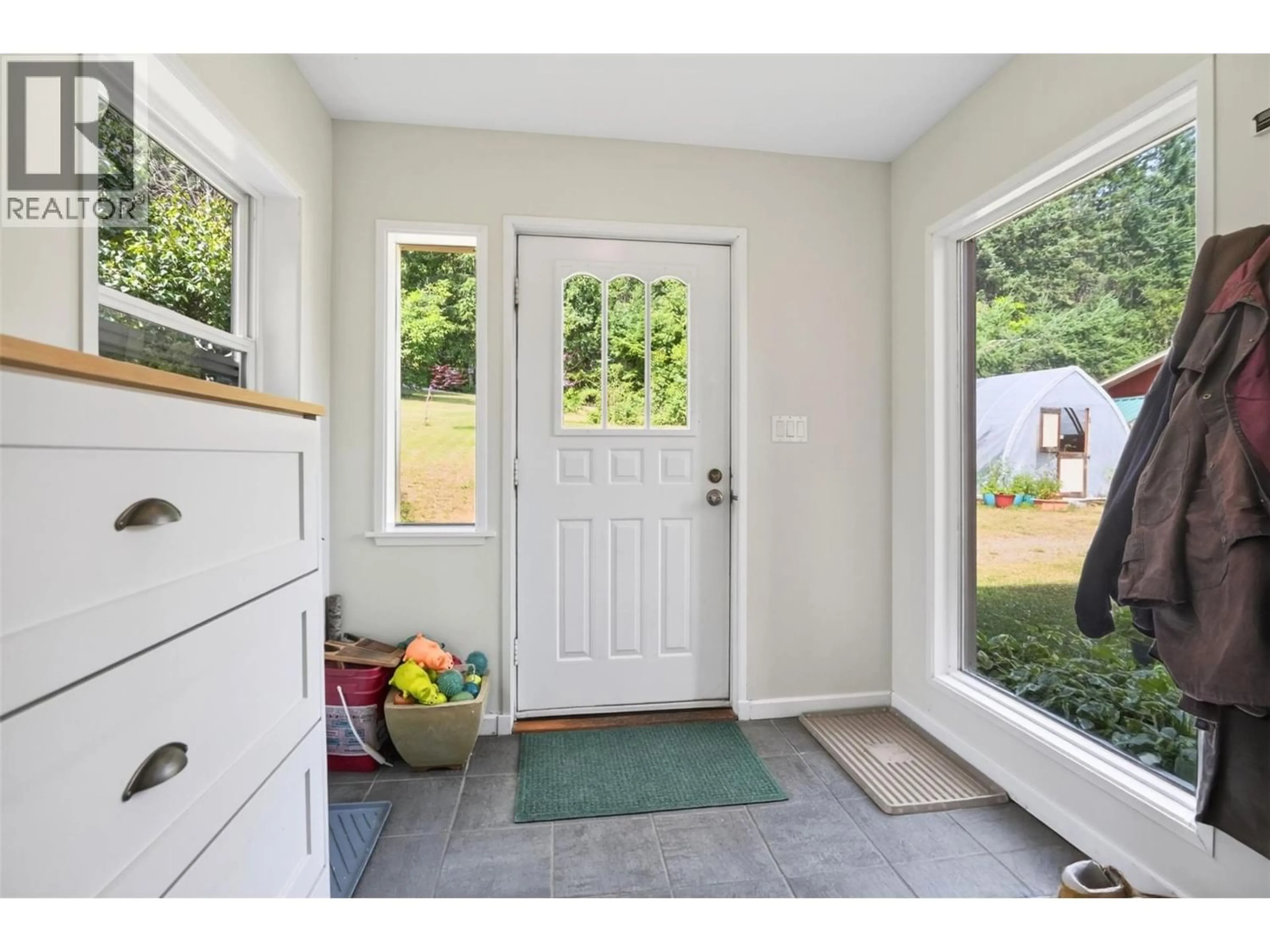Indoor entryway for 9450 HIGHWAY 31 OTHER, Kaslo British Columbia V0G1M0