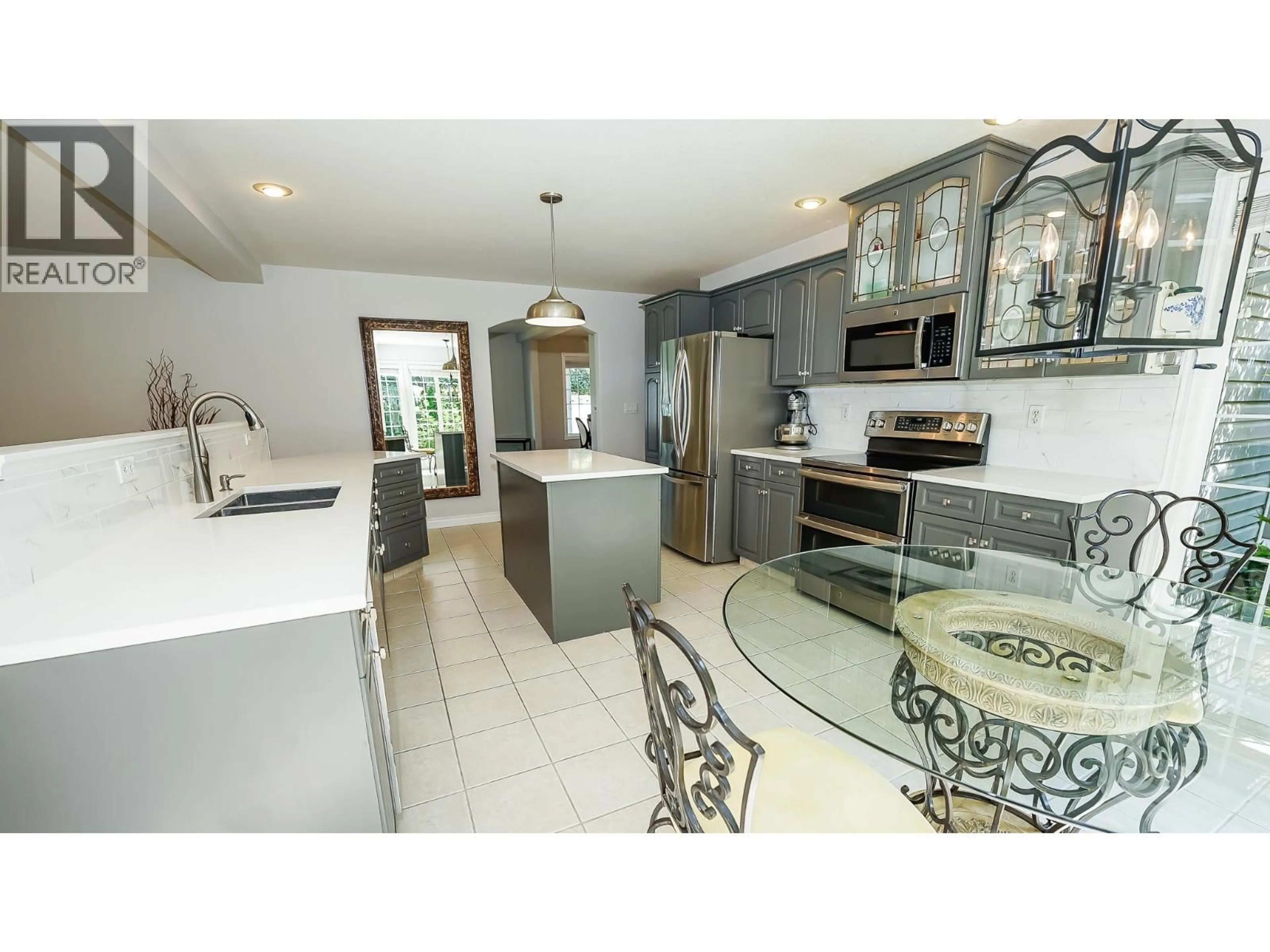 Open concept kitchen, ceramic/tile floor for 29 - 2592 ALPEN PARADIES ROAD, Blind Bay British Columbia V0E1H1