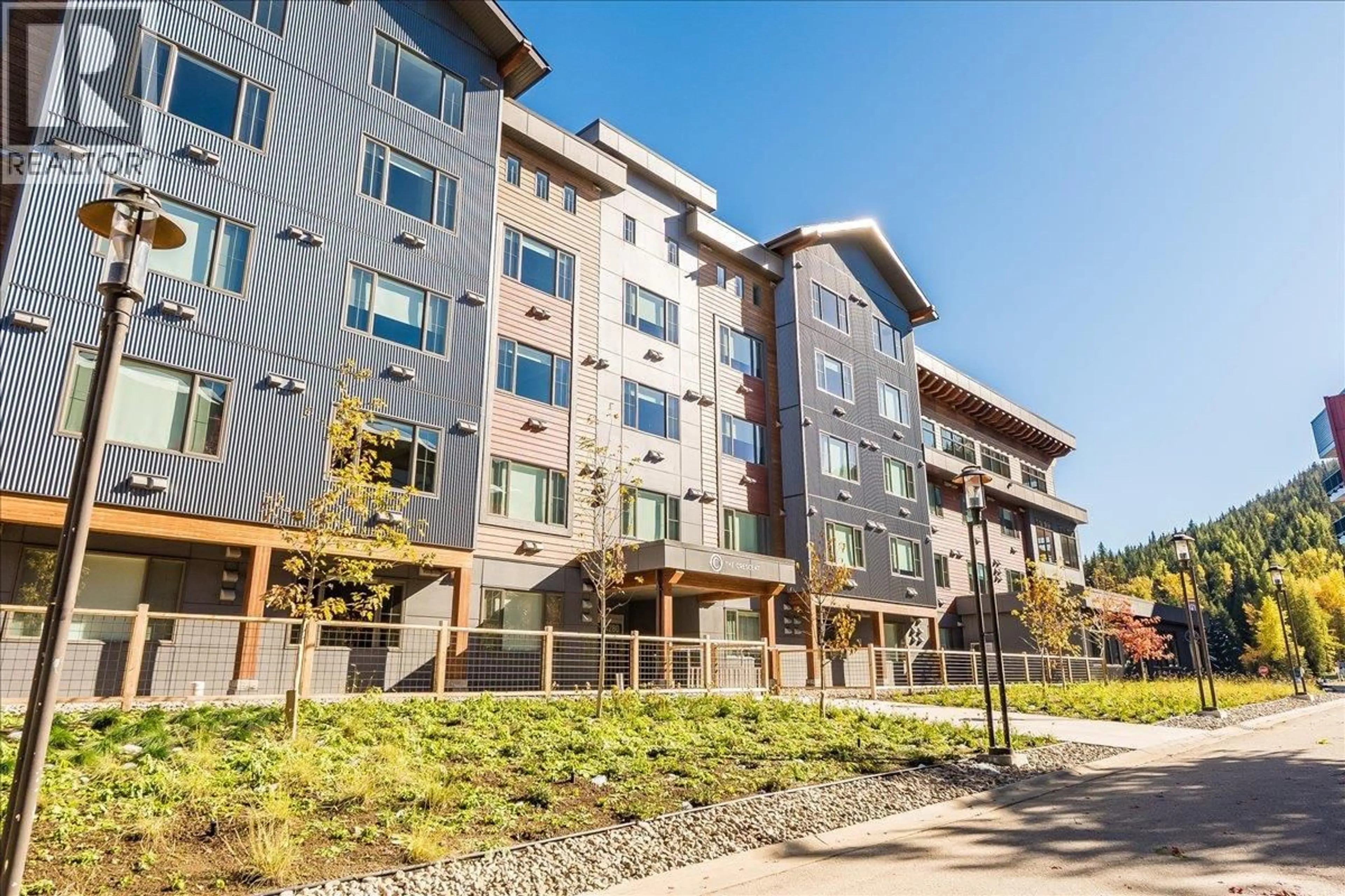 Patio, building for 424 - 4280 RED MOUNTAIN ROAD, Rossland British Columbia V0G1Y0