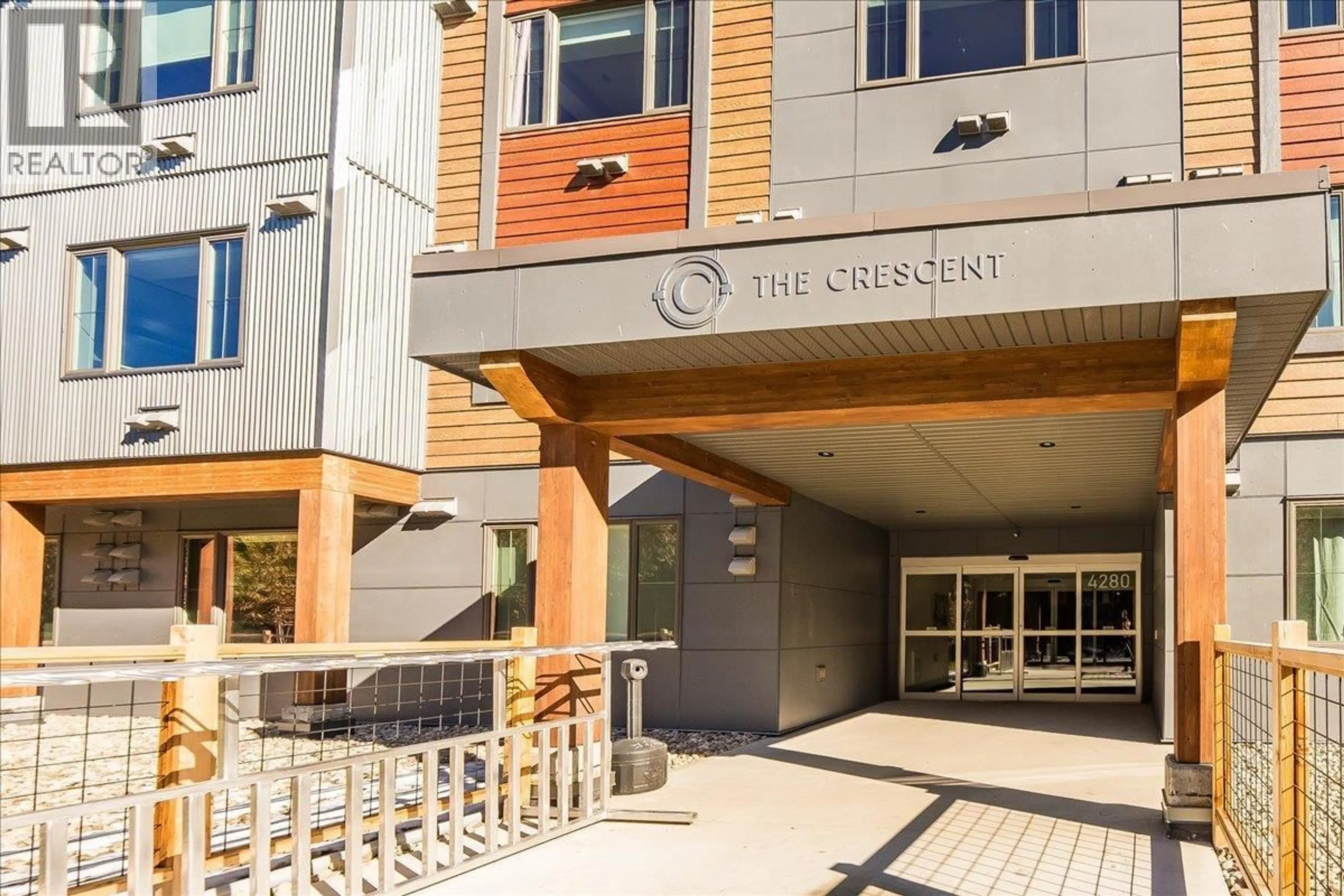 Indoor foyer for 424 - 4280 RED MOUNTAIN ROAD, Rossland British Columbia V0G1Y0