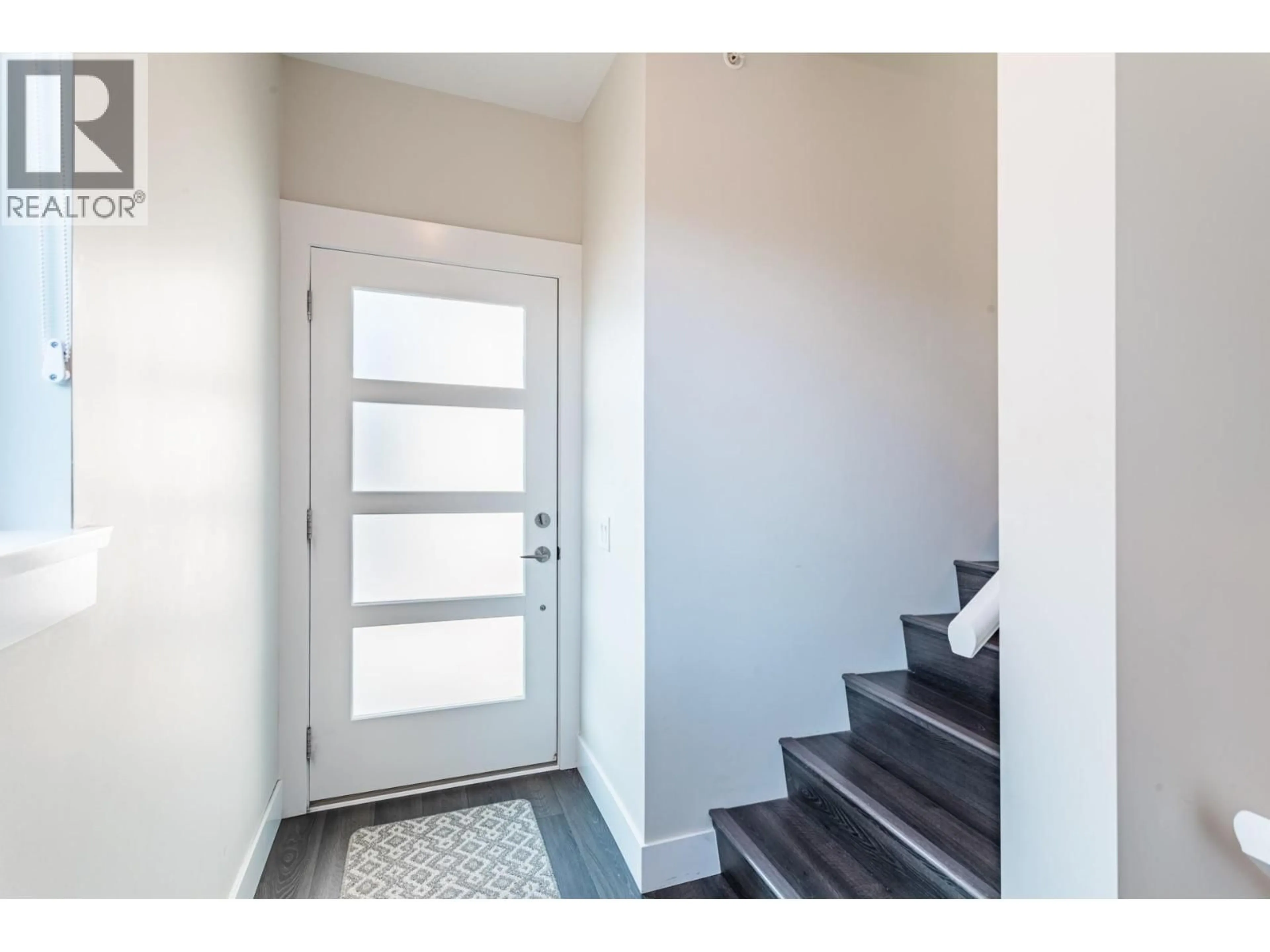 Indoor entryway for 37 - 12798 LAKE HILL DRIVE, Lake Country British Columbia V4V2W5