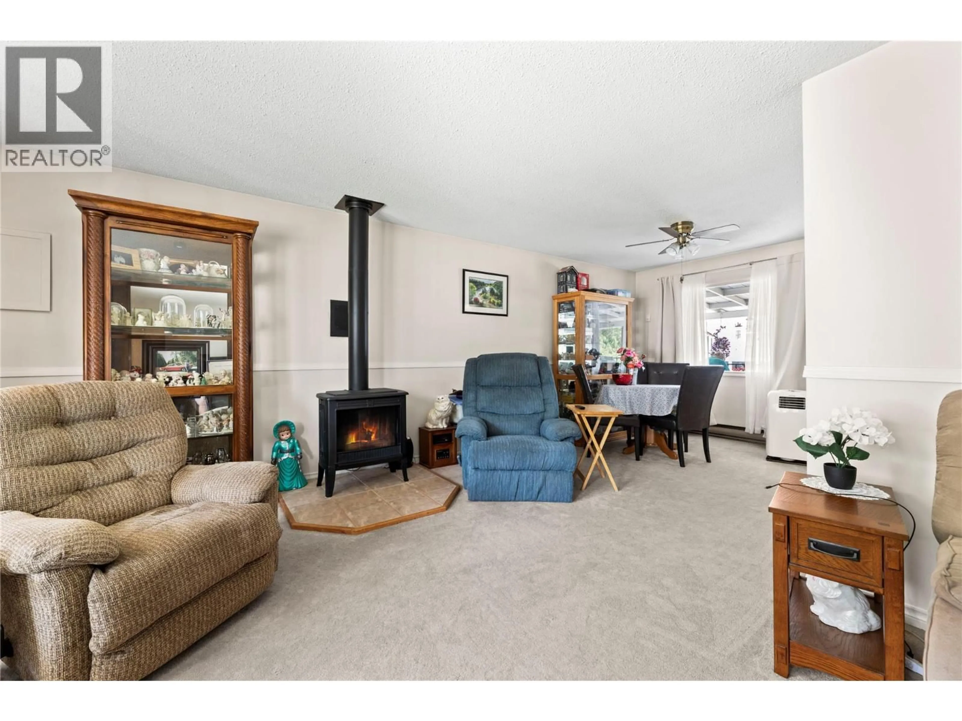 Living room with furniture, unknown for 410 0AK AVENUE, Sicamous British Columbia V0E2V1