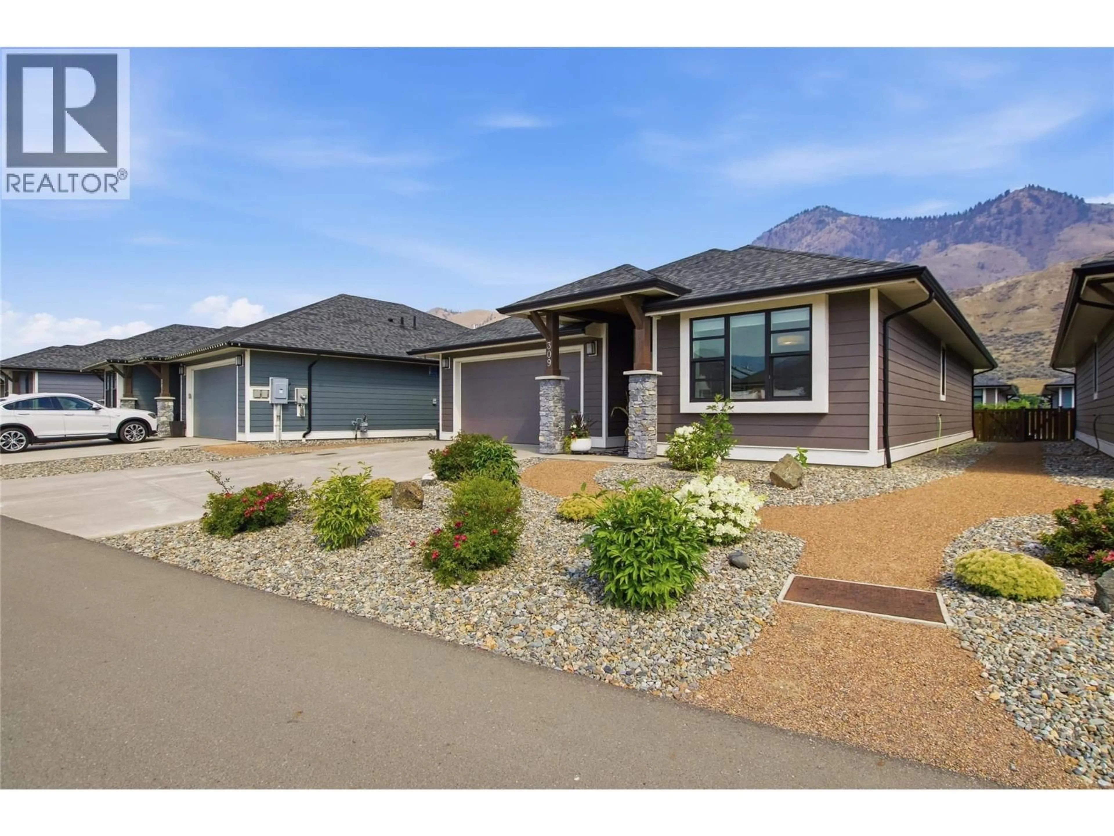Home with vinyl exterior material, street for 309 - 641 SHUSWAP E ROAD, Kamloops British Columbia V2H0E2