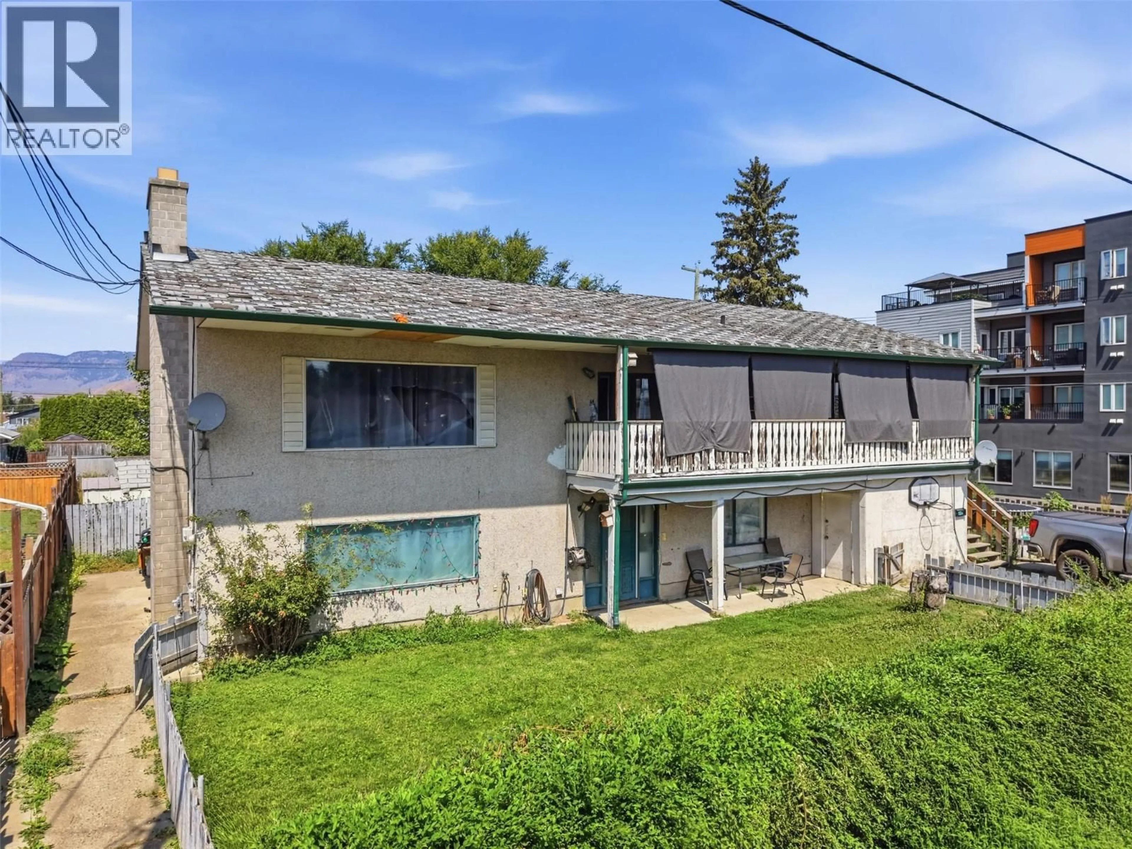 A pic from outside/outdoor area/front of a property/back of a property/a pic from drone, street for 112 WILLIAMS STREET, Kamloops British Columbia V2B3Z6