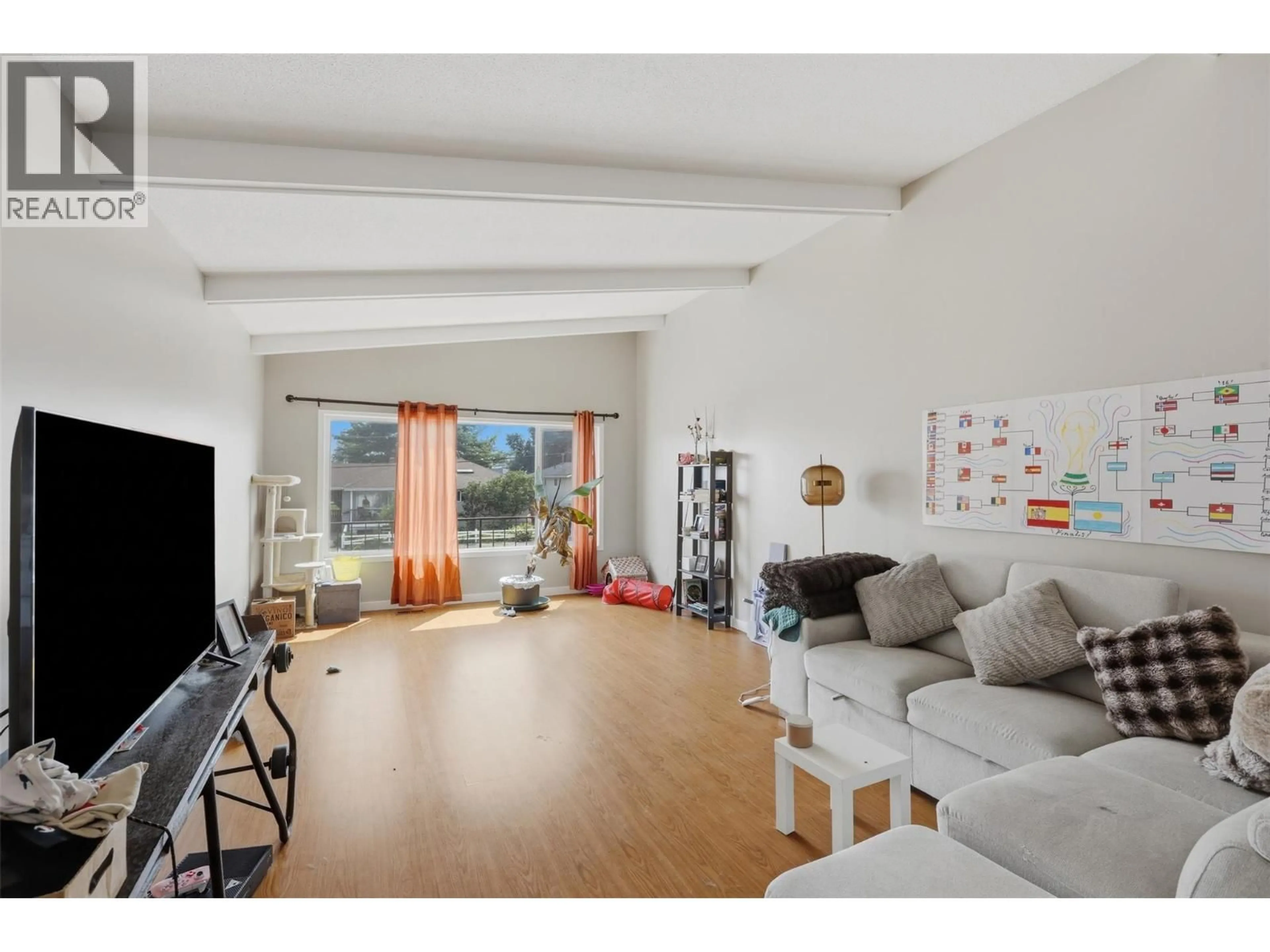 Living room with furniture, unknown for 1820/1822 GELLRICH AVENUE, Kamloops British Columbia V2B4K5