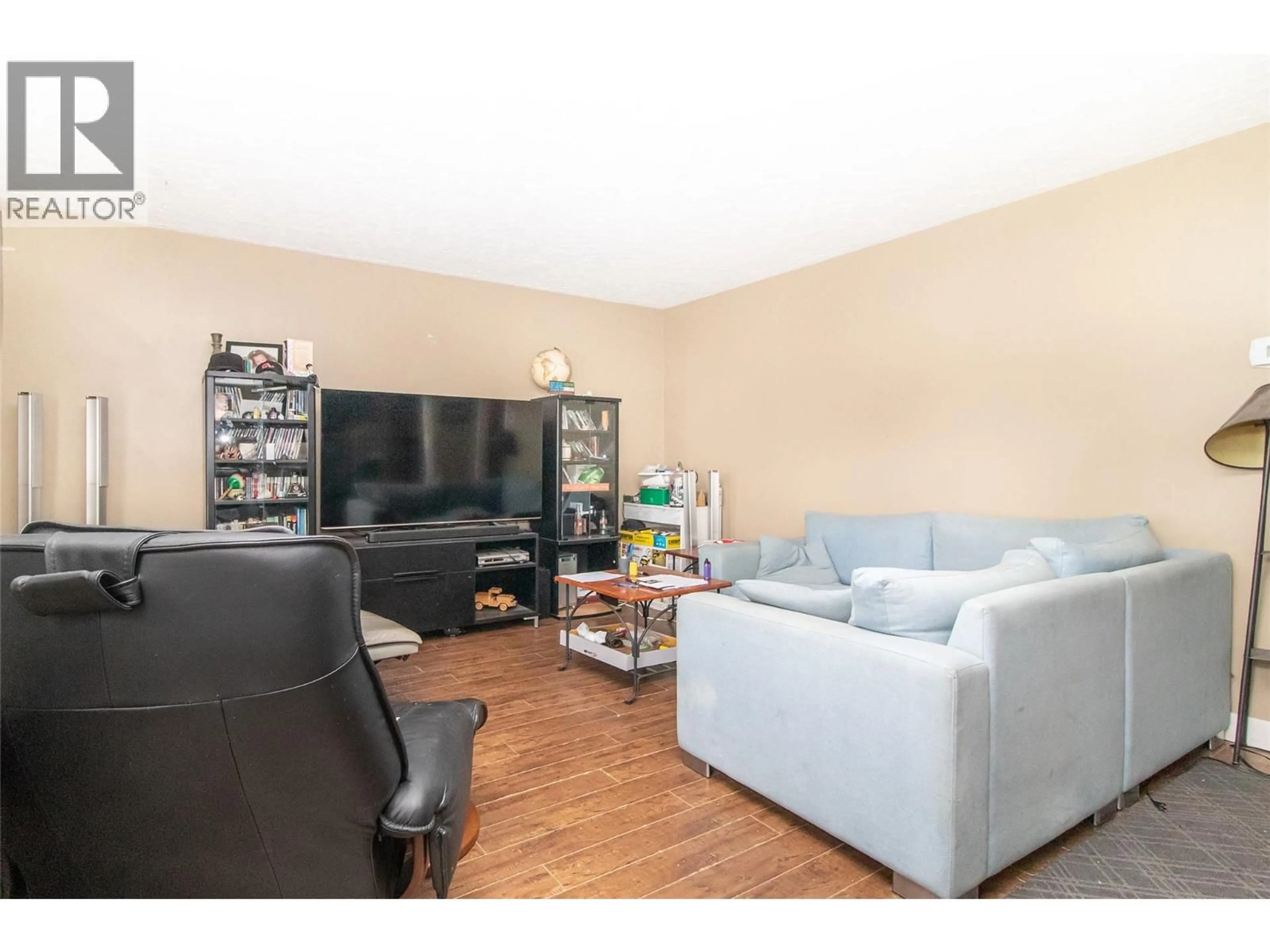Living room with furniture, unknown for 355 DAVIE ROAD, Kelowna British Columbia V1X3Y9
