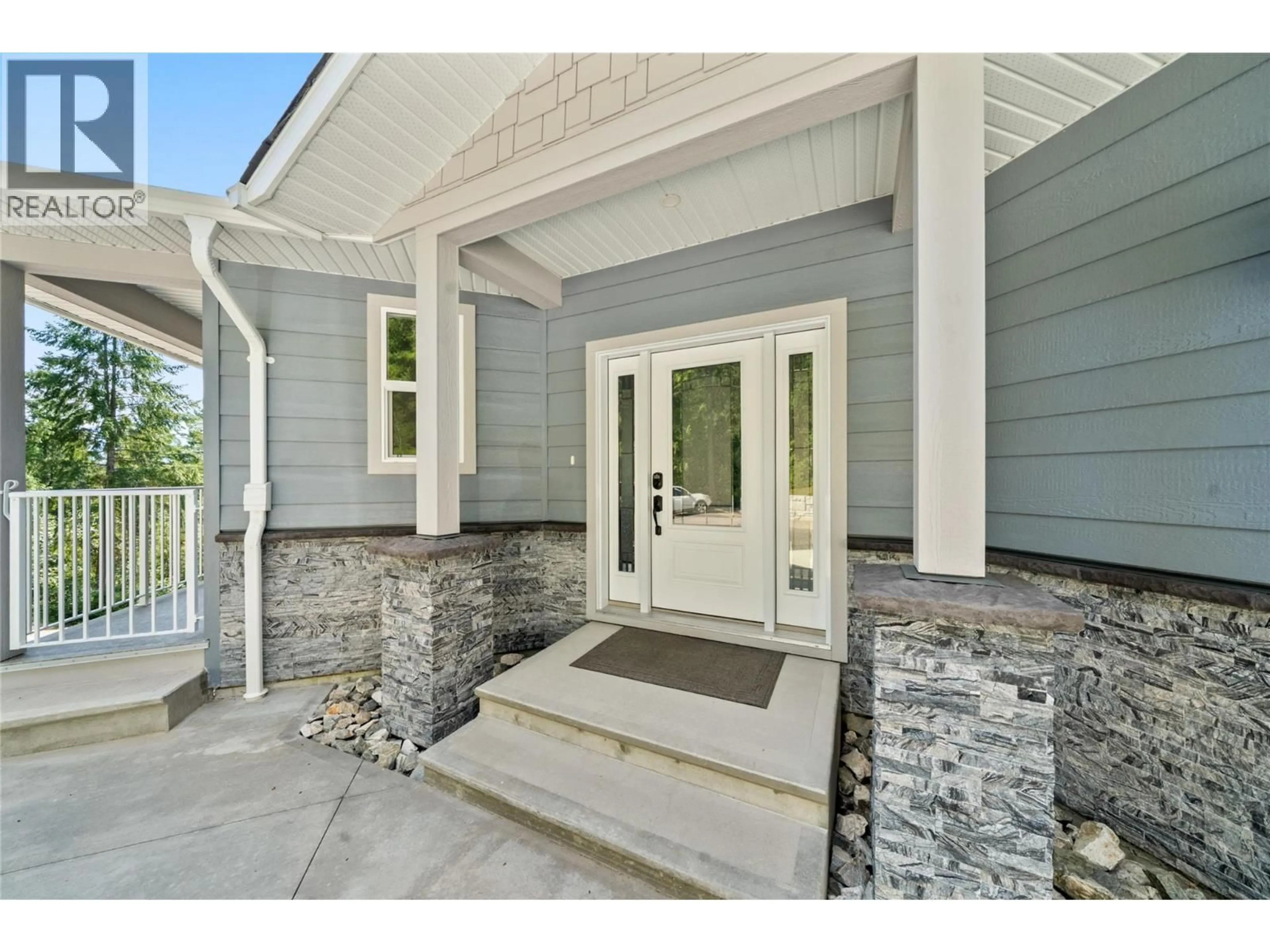 Indoor entryway for 58 - 2592 ALPEN PARADIES ROAD, Blind Bay British Columbia V0E1H1