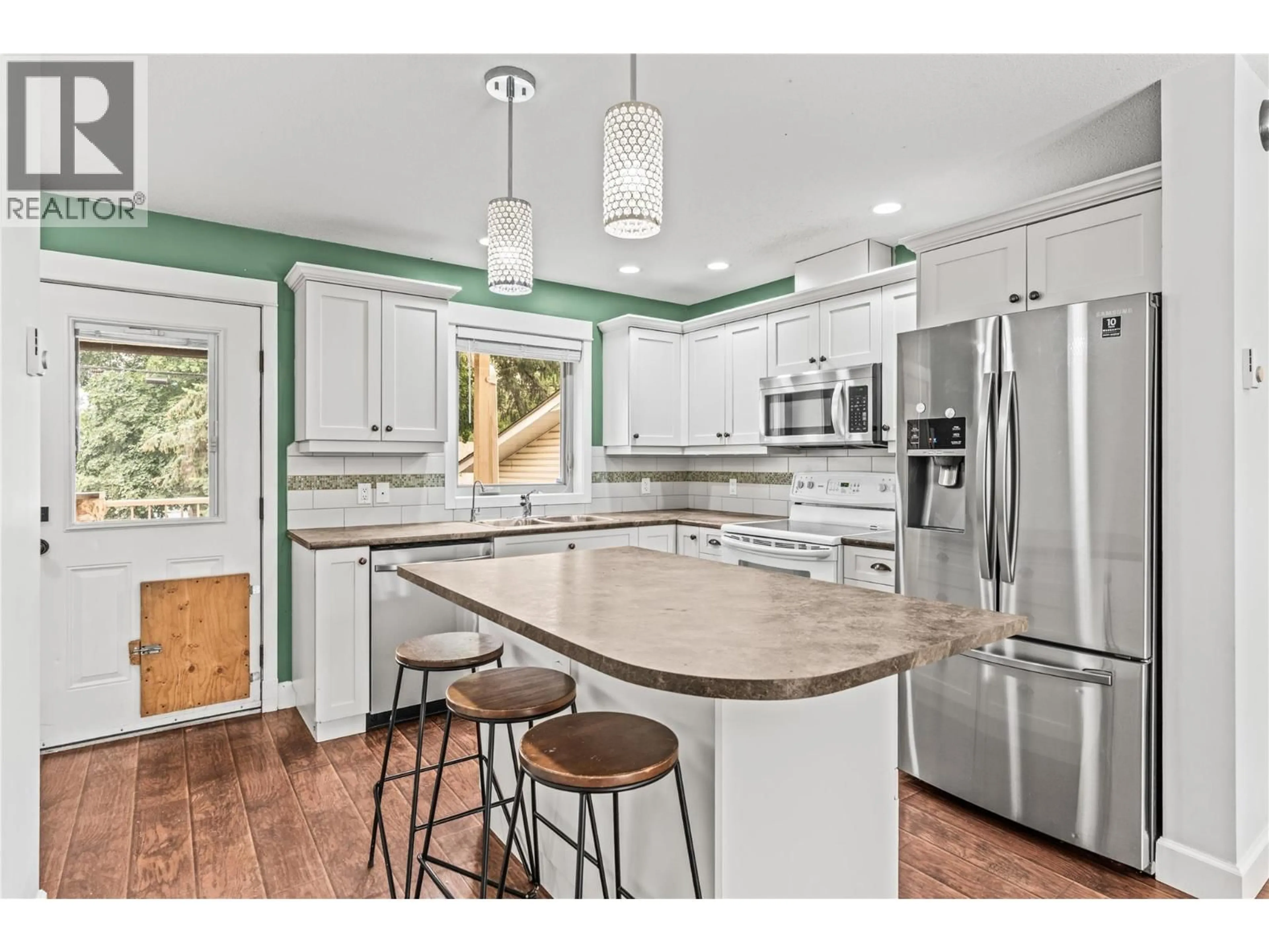Open concept kitchen, ceramic/tile floor for 1705 33 STREET, Vernon British Columbia V1T5P9