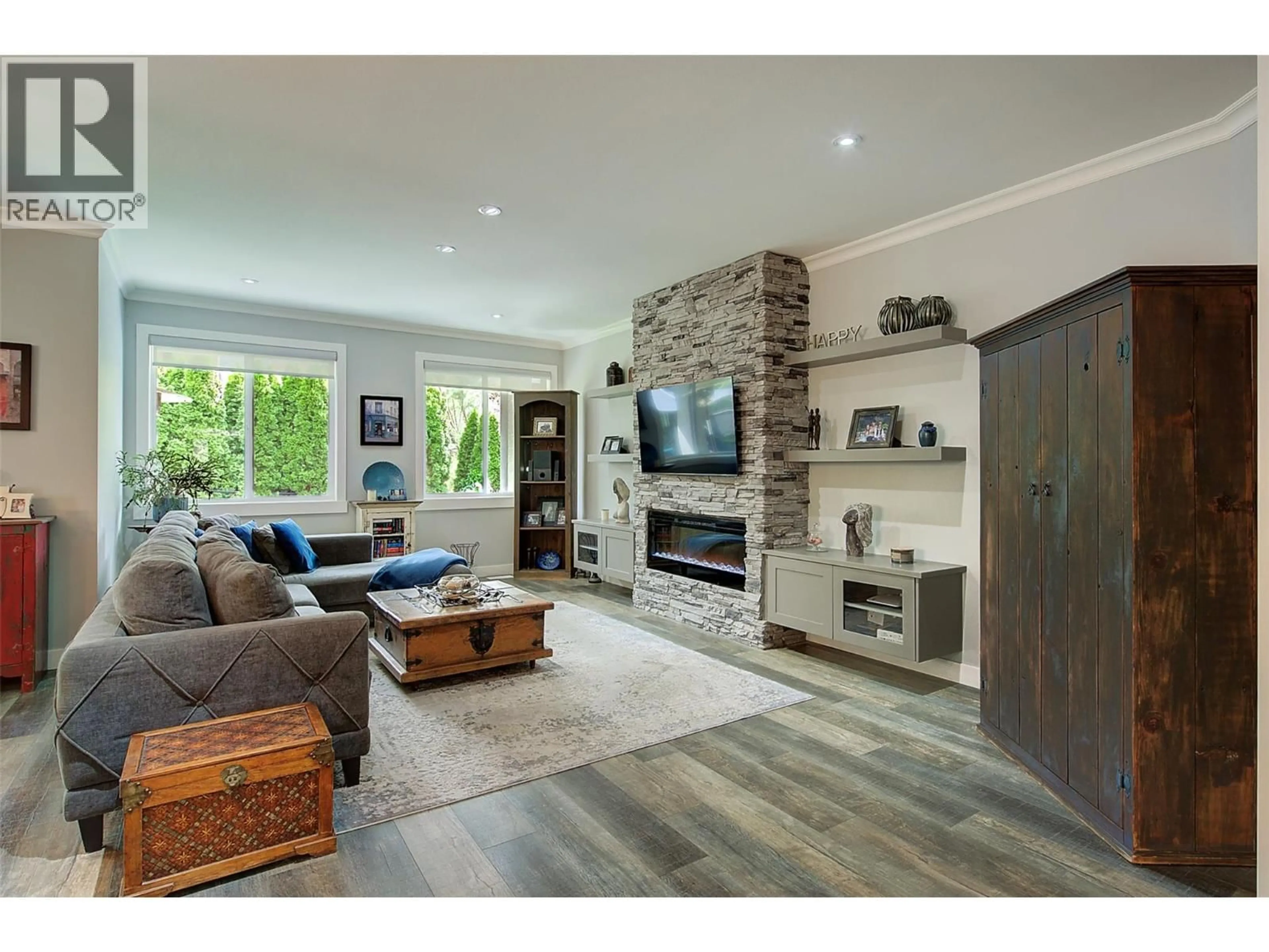 Living room with furniture, unknown for 361 CHARDONNAY AVENUE, Oliver British Columbia V0H1T4