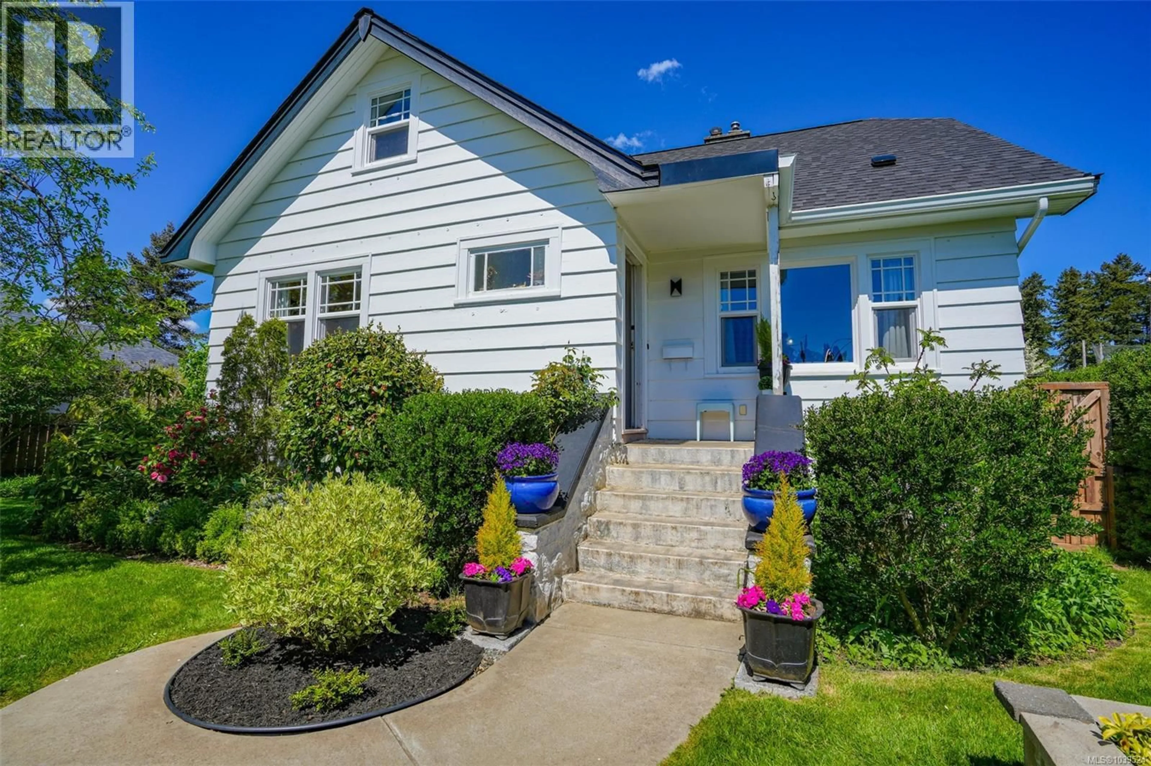 Home with vinyl exterior material, street for 4621 STRATHERN STREET, Port Alberni British Columbia V9Y3G2