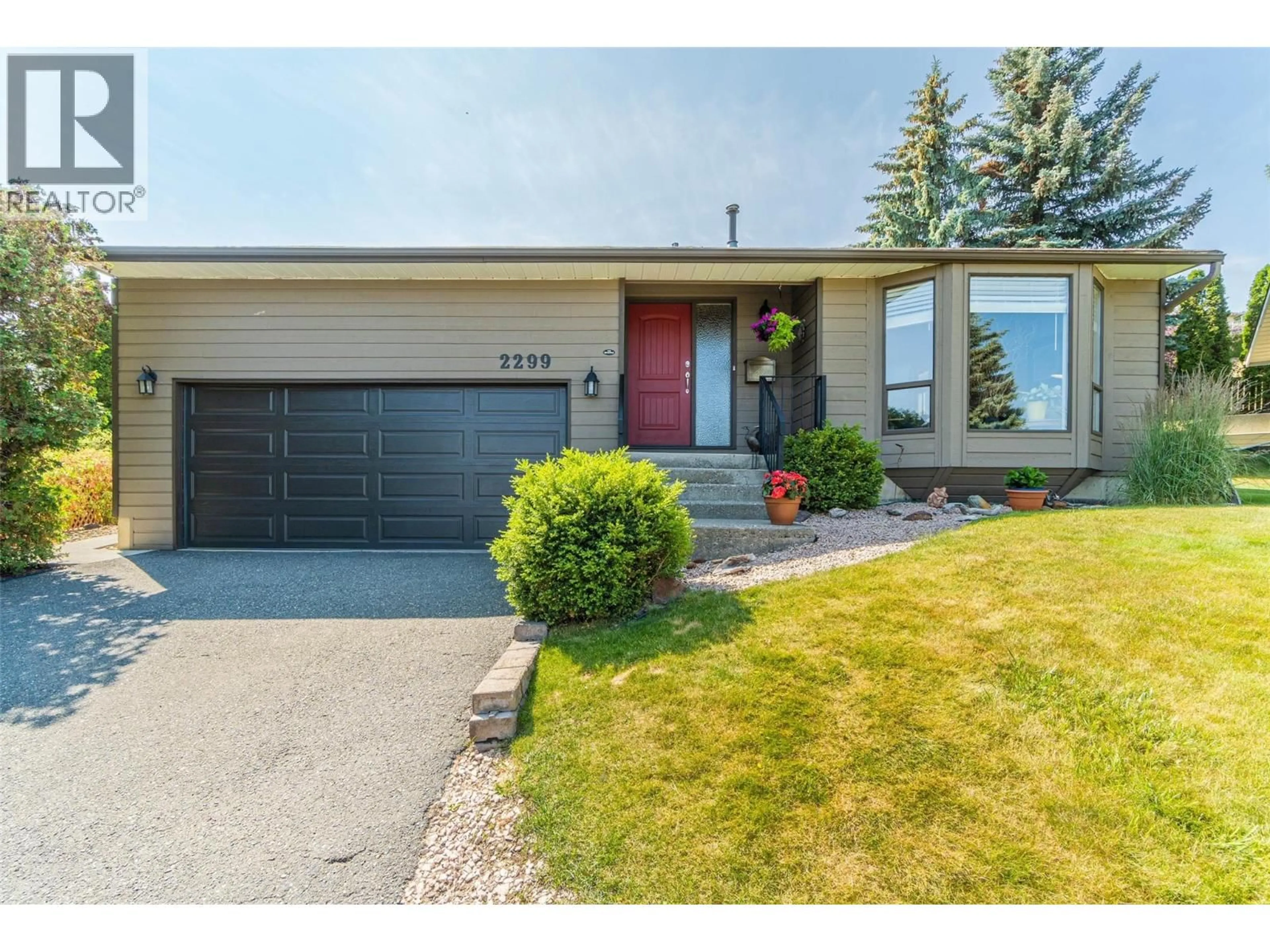 Home with vinyl exterior material, street for 2299 AINSLIE PLACE, Kamloops British Columbia V1S1H3