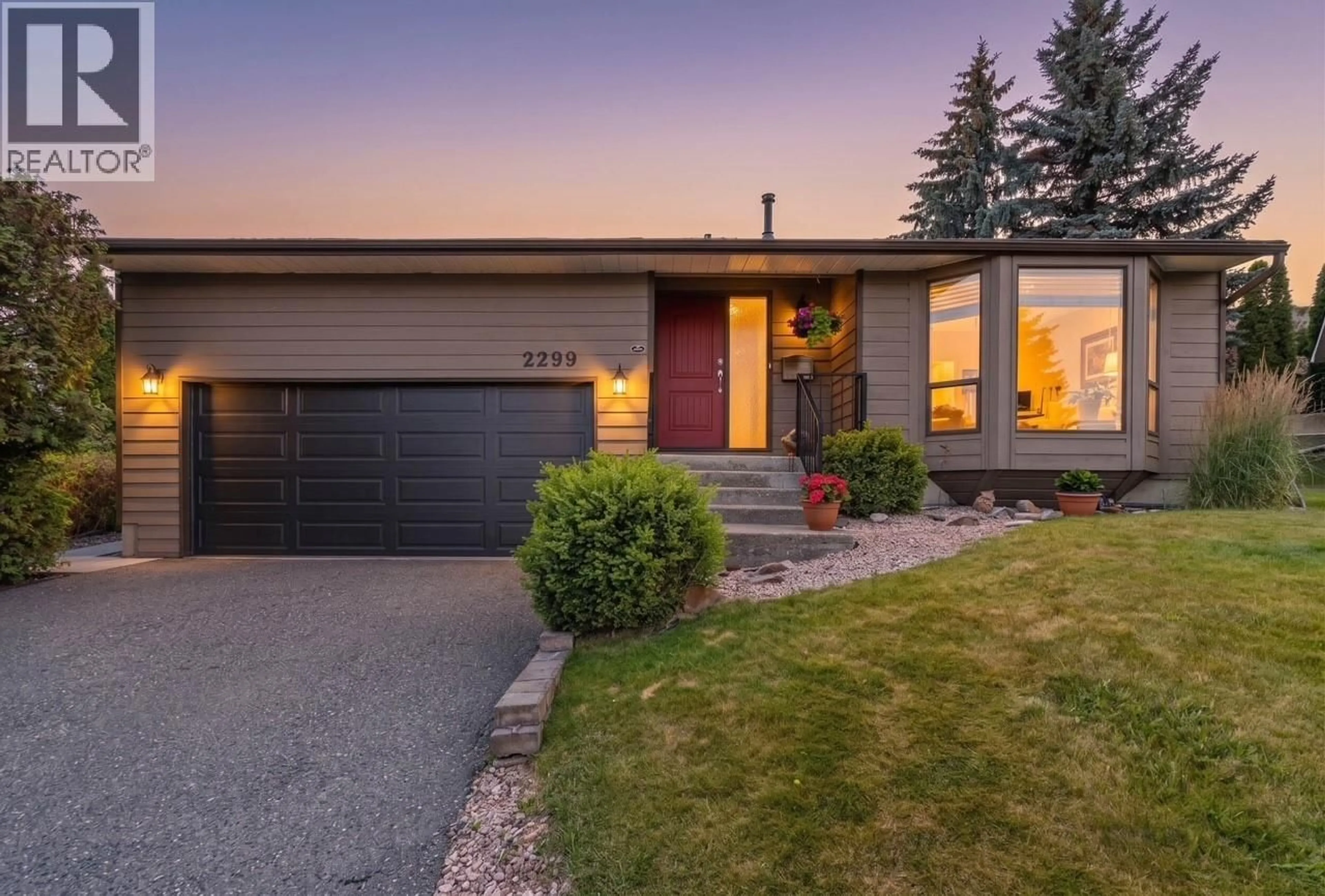 Home with vinyl exterior material, street for 2299 AINSLIE PLACE, Kamloops British Columbia V1S1H3