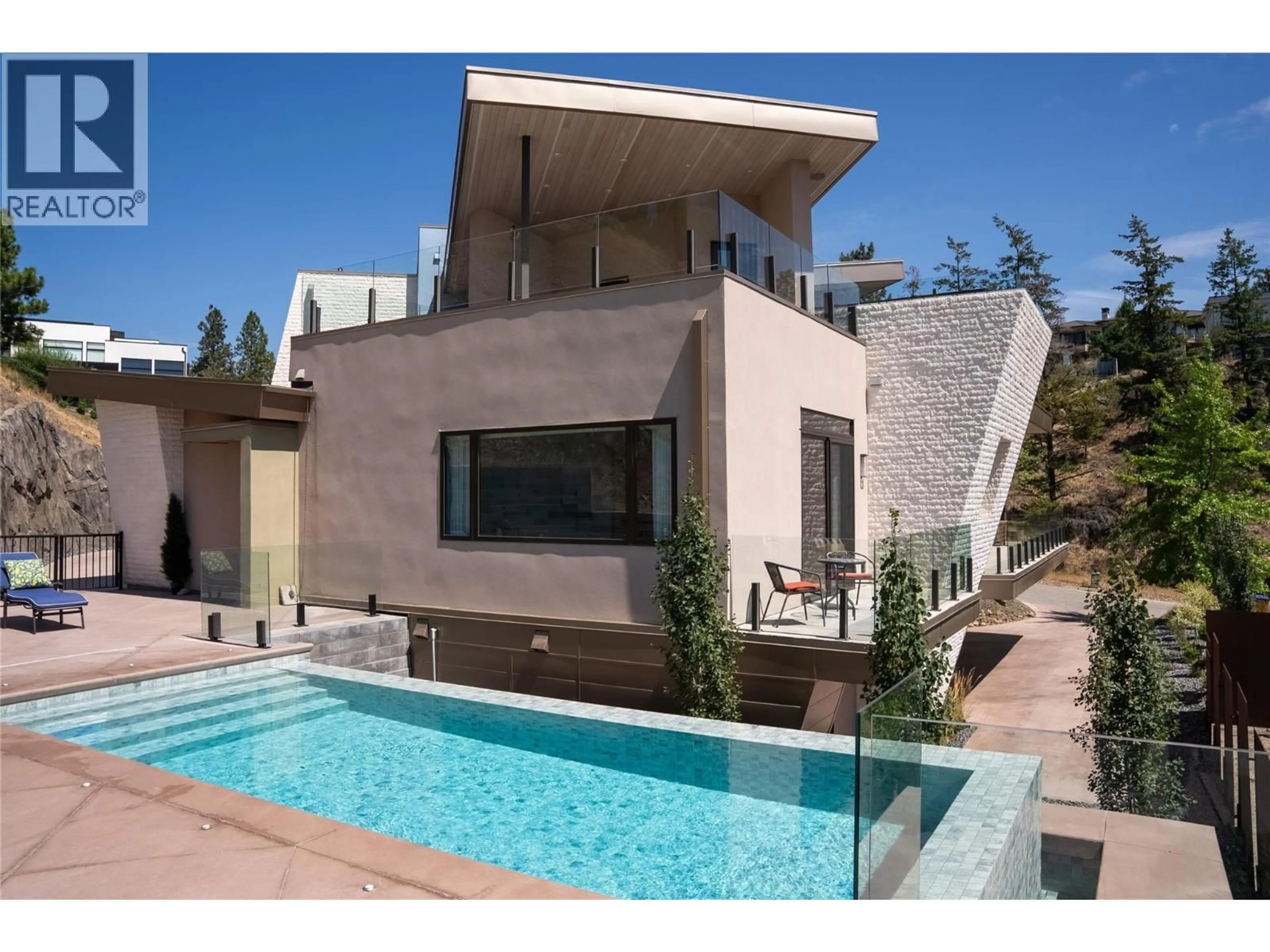 Pool for 732 HIGHPOINTE PLACE, Kelowna British Columbia V1V2Y3