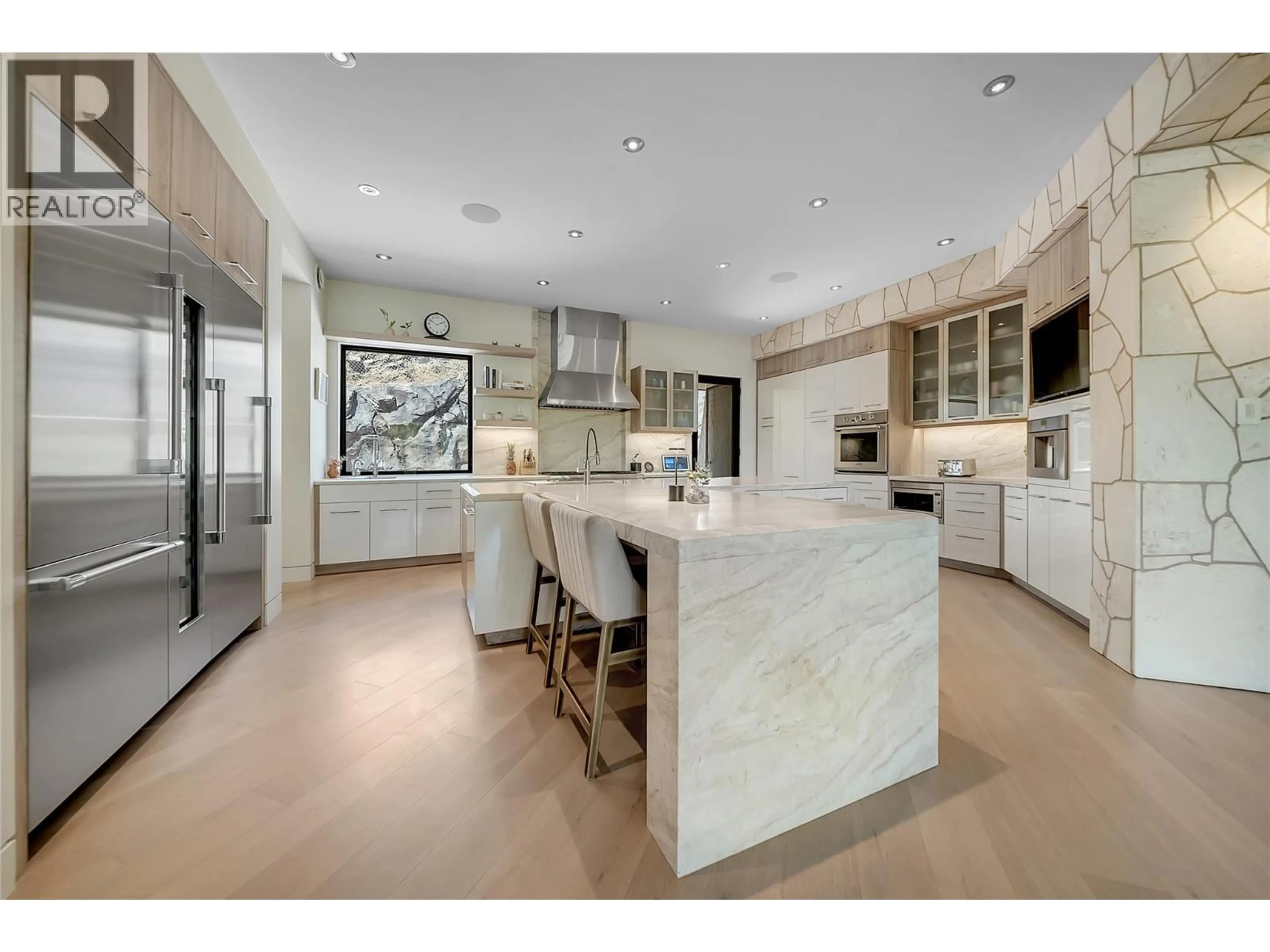 Open concept kitchen, ceramic/tile floor for 732 HIGHPOINTE PLACE, Kelowna British Columbia V1V2Y3