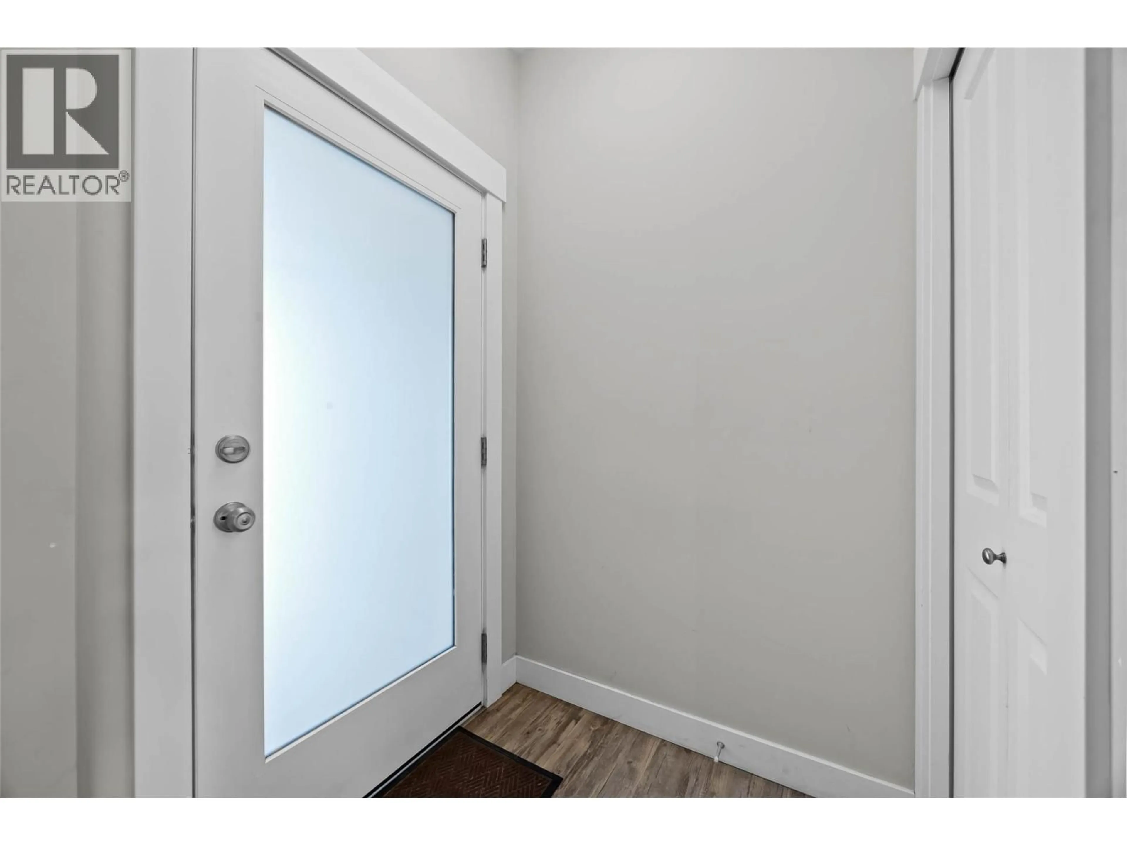 Indoor entryway for 209 - 2514 SPRING BANK AVENUE, Merritt British Columbia V1K0B1