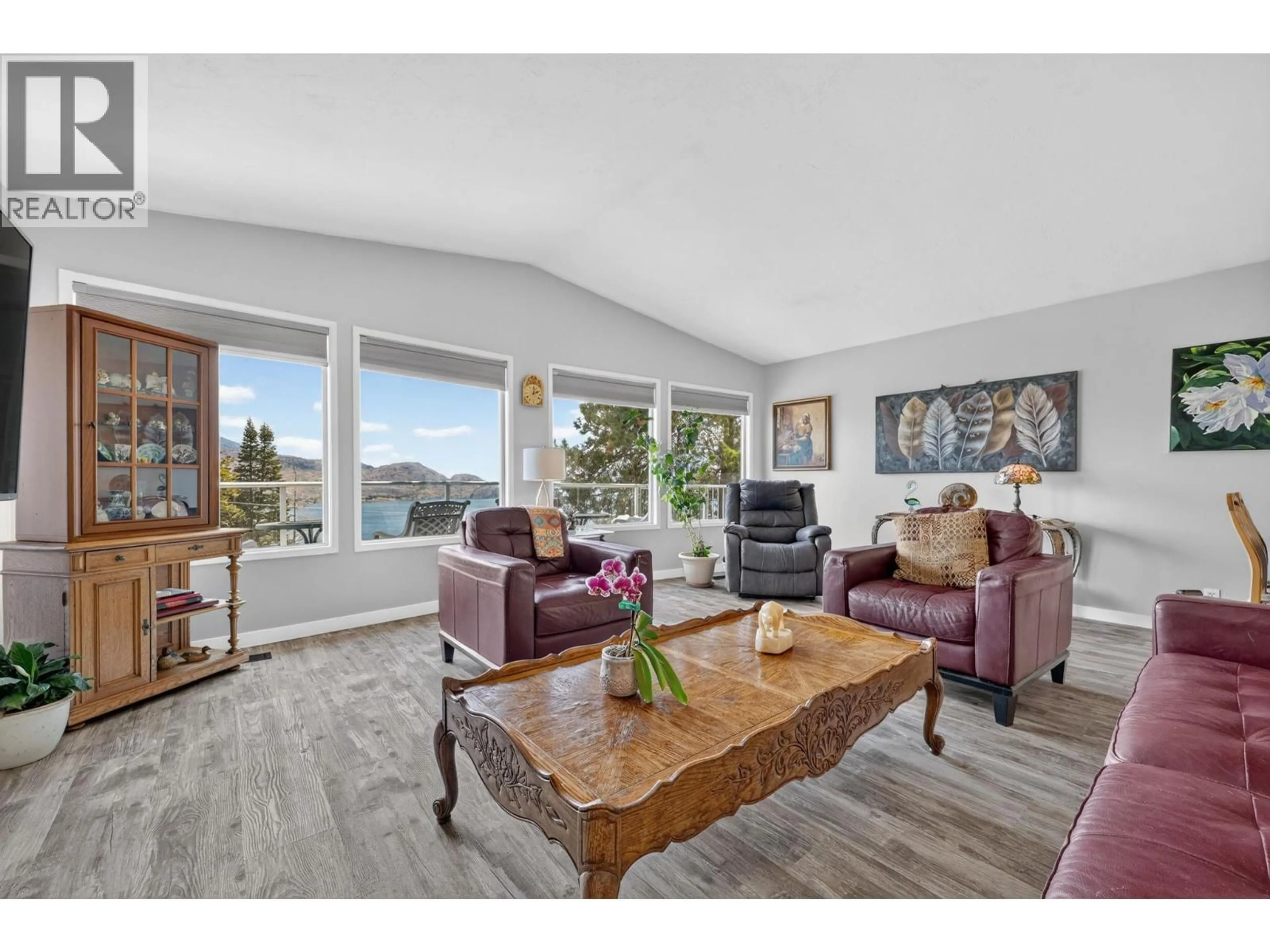 Living room with furniture, wood/laminate floor for 5868 MACGREGOR ROAD, Peachland British Columbia V0H1X4
