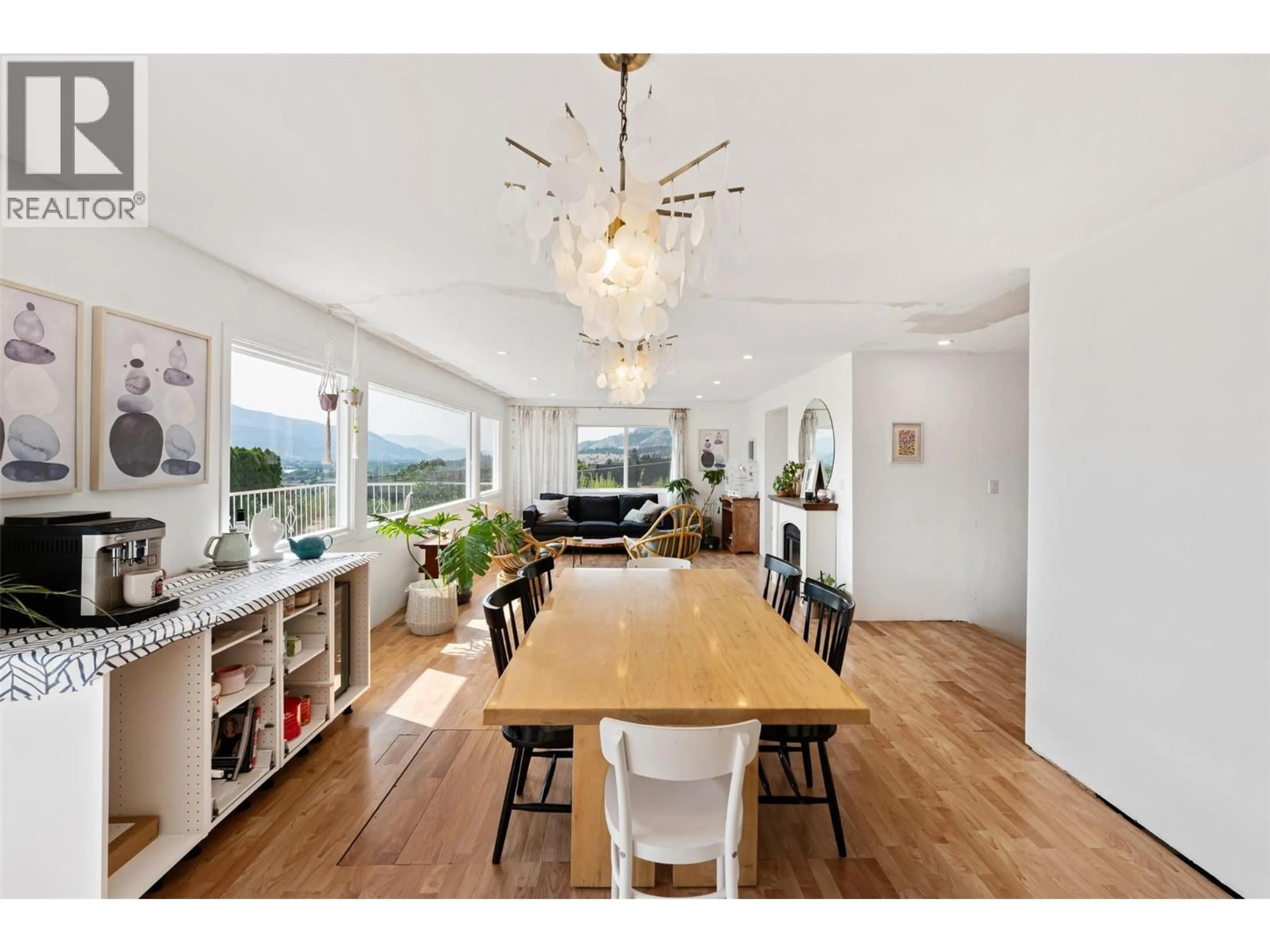Dining room, wood/laminate floor for 1617 SPARTON DRIVE, Penticton British Columbia V2A8Z5